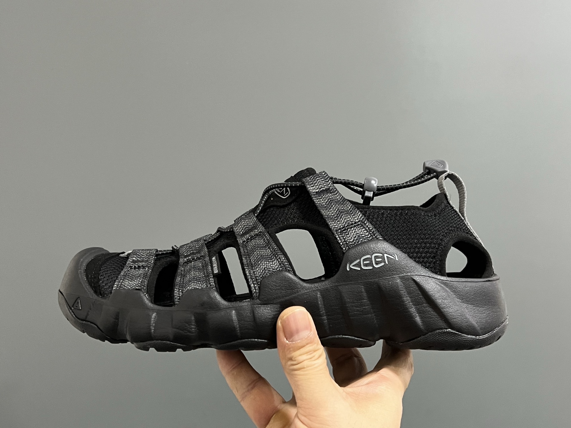 图片[2]-KEEN新款HYPERPORT H2高速2代户外溯溪情侣凉鞋 超赞的KEEN潮牌系列🆕 户外也可以穿的溯溪凉鞋🧗 镂空设计，透气又舒适☁️ 耐磨防滑大底，脚感超赞👍🏻 尺码：36 37 38 39 40 41 42 43 44 45（粉色36-40）-选品中心