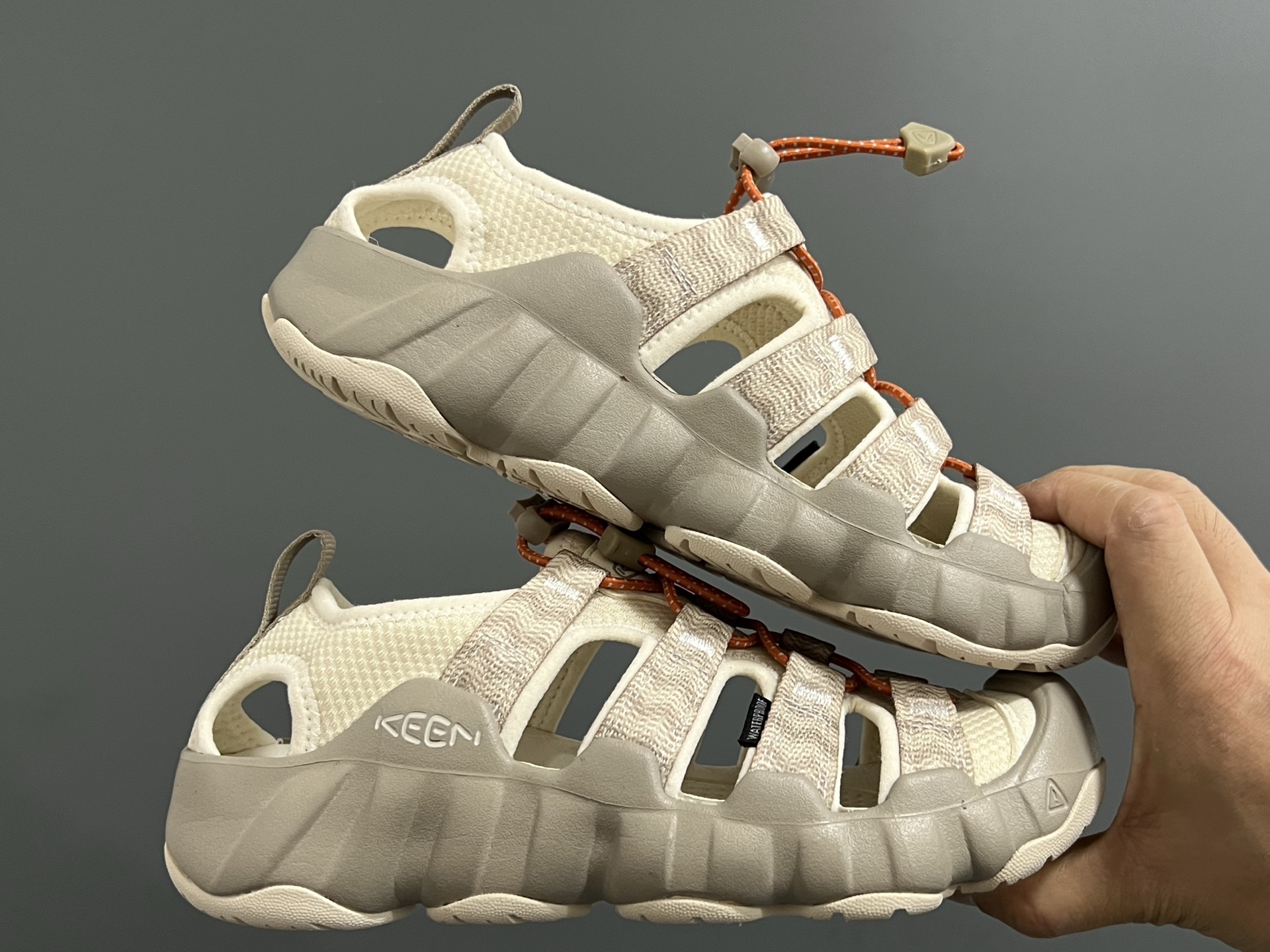 图片[9]-KEEN新款HYPERPORT H2高速2代户外溯溪情侣凉鞋 超赞的KEEN潮牌系列🆕 户外也可以穿的溯溪凉鞋🧗 镂空设计，透气又舒适☁️ 耐磨防滑大底，脚感超赞👍🏻 尺码：36 37 38 39 40 41 42 43 44 45（粉色36-40）-选品中心