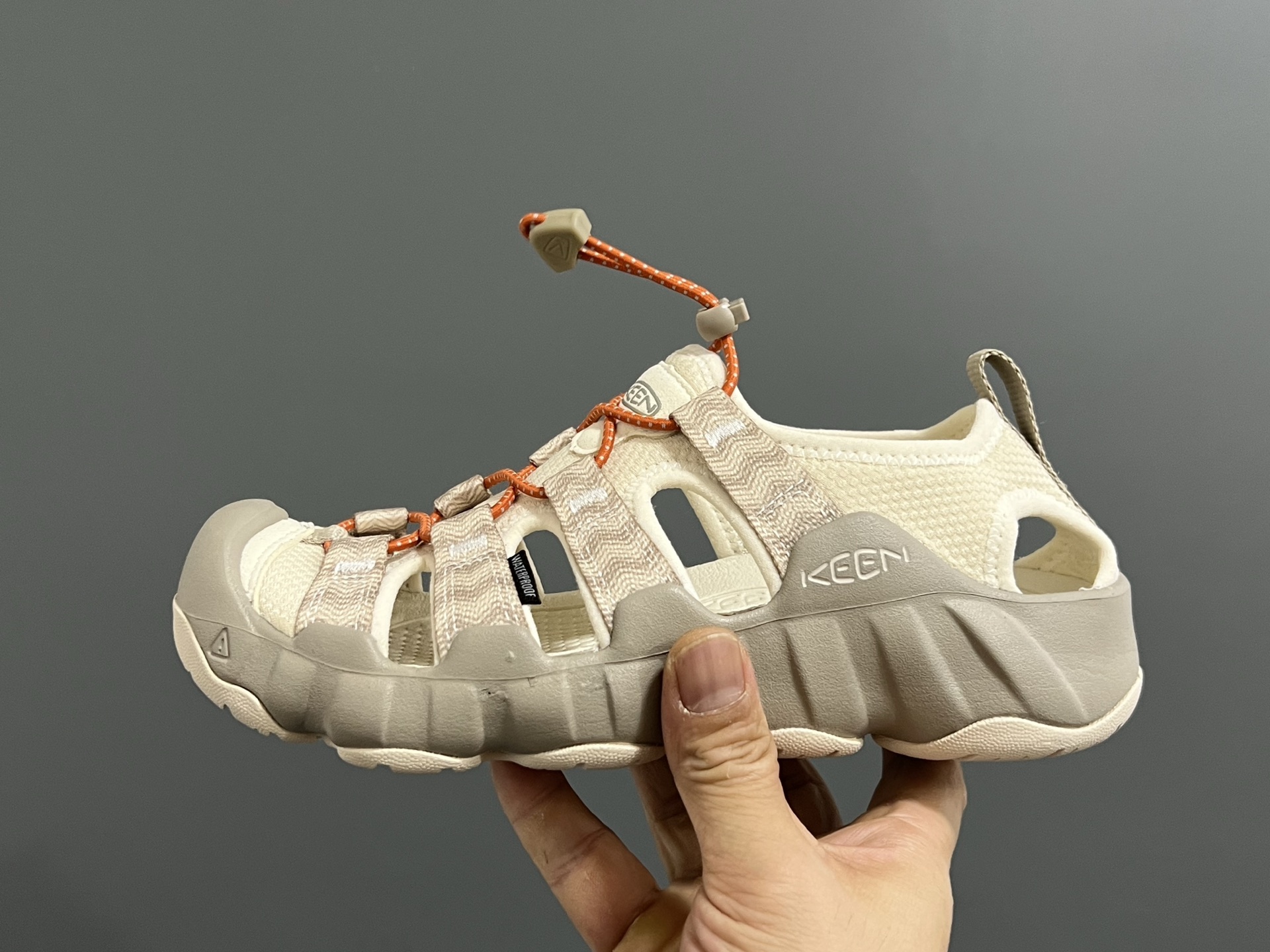 图片[2]-KEEN新款HYPERPORT H2高速2代户外溯溪情侣凉鞋 超赞的KEEN潮牌系列🆕 户外也可以穿的溯溪凉鞋🧗 镂空设计，透气又舒适☁️ 耐磨防滑大底，脚感超赞👍🏻 尺码：36 37 38 39 40 41 42 43 44 45（粉色36-40）-选品中心