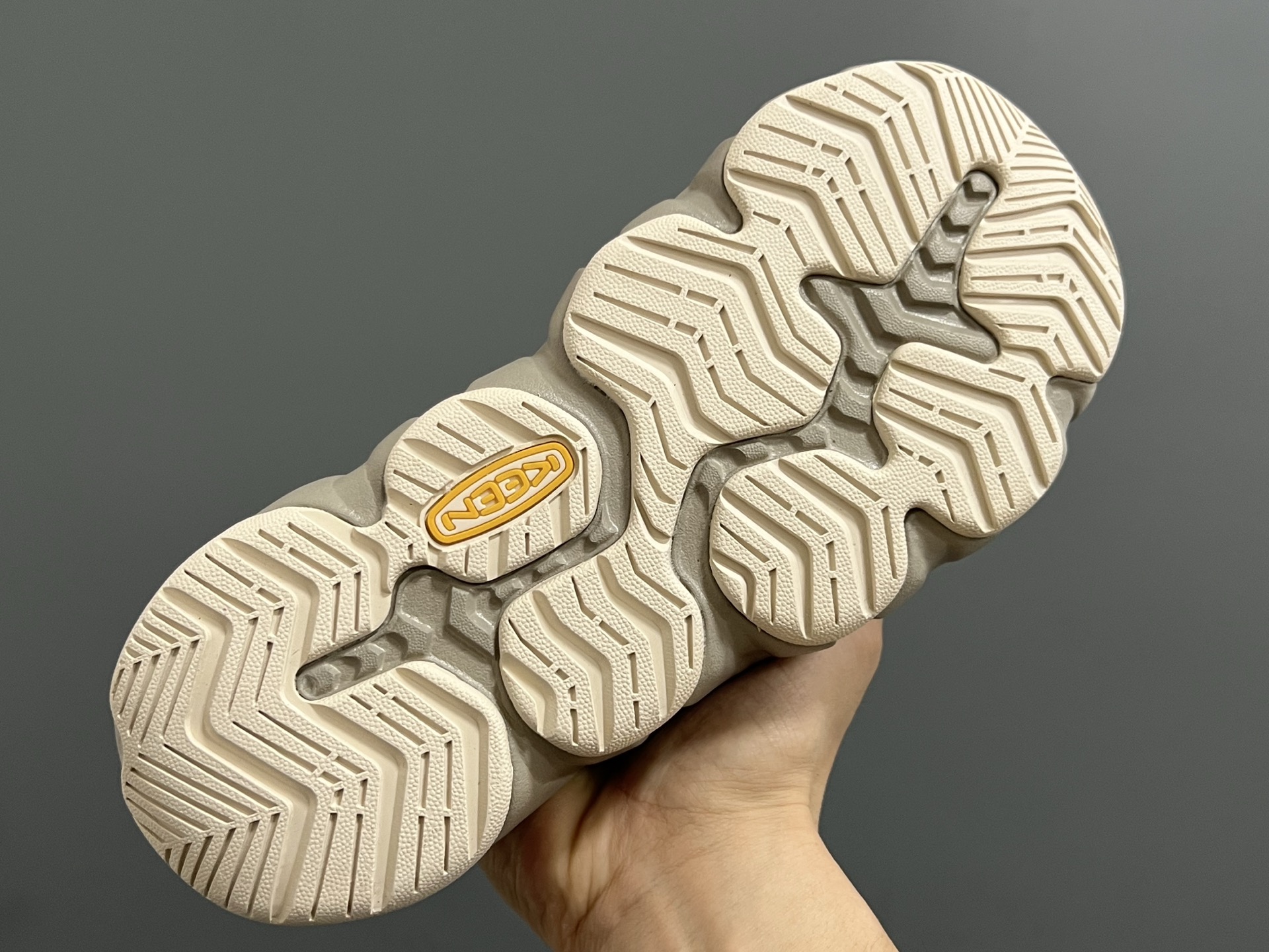 图片[5]-KEEN新款HYPERPORT H2高速2代户外溯溪情侣凉鞋 超赞的KEEN潮牌系列🆕 户外也可以穿的溯溪凉鞋🧗 镂空设计，透气又舒适☁️ 耐磨防滑大底，脚感超赞👍🏻 尺码：36 37 38 39 40 41 42 43 44 45（粉色36-40）-选品中心