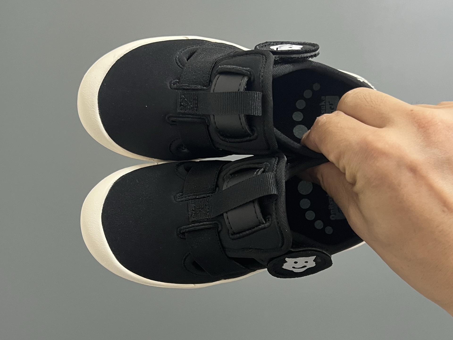 亚瑟士鬼冢虎MEXICO 66软底儿童魔术贴凉鞋 尺码：22-35码 超卡哇伊的鬼冢虎系列🆕 魔术贴加镂空设计，穿脱方便✌🏻 超软原装橡胶耐磨防滑大底，脚感不言而喻☁️-选品中心