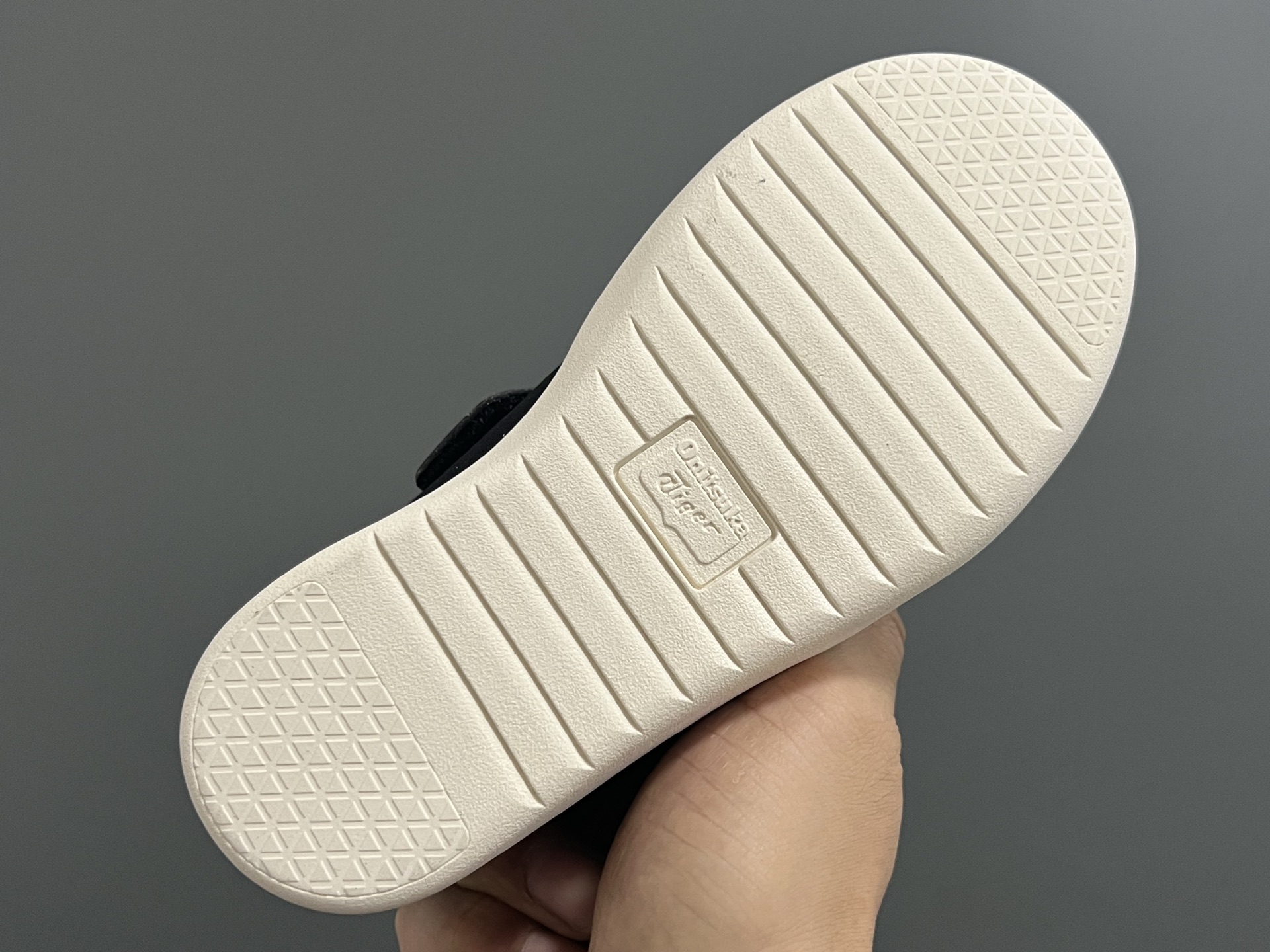 图片[5]-亚瑟士鬼冢虎MEXICO 66软底儿童魔术贴凉鞋 尺码：22-35码 超卡哇伊的鬼冢虎系列🆕 魔术贴加镂空设计，穿脱方便✌🏻 超软原装橡胶耐磨防滑大底，脚感不言而喻☁️-选品中心