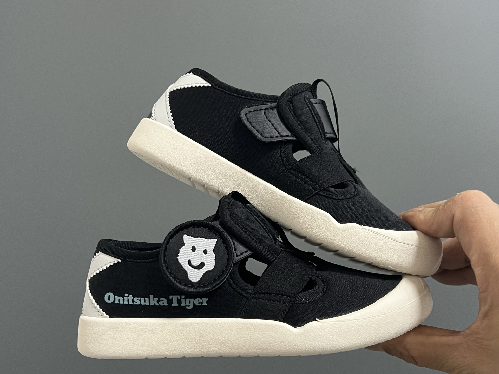 图片[9]-亚瑟士鬼冢虎MEXICO 66软底儿童魔术贴凉鞋 尺码：22-35码 超卡哇伊的鬼冢虎系列🆕 魔术贴加镂空设计，穿脱方便✌🏻 超软原装橡胶耐磨防滑大底，脚感不言而喻☁️-选品中心