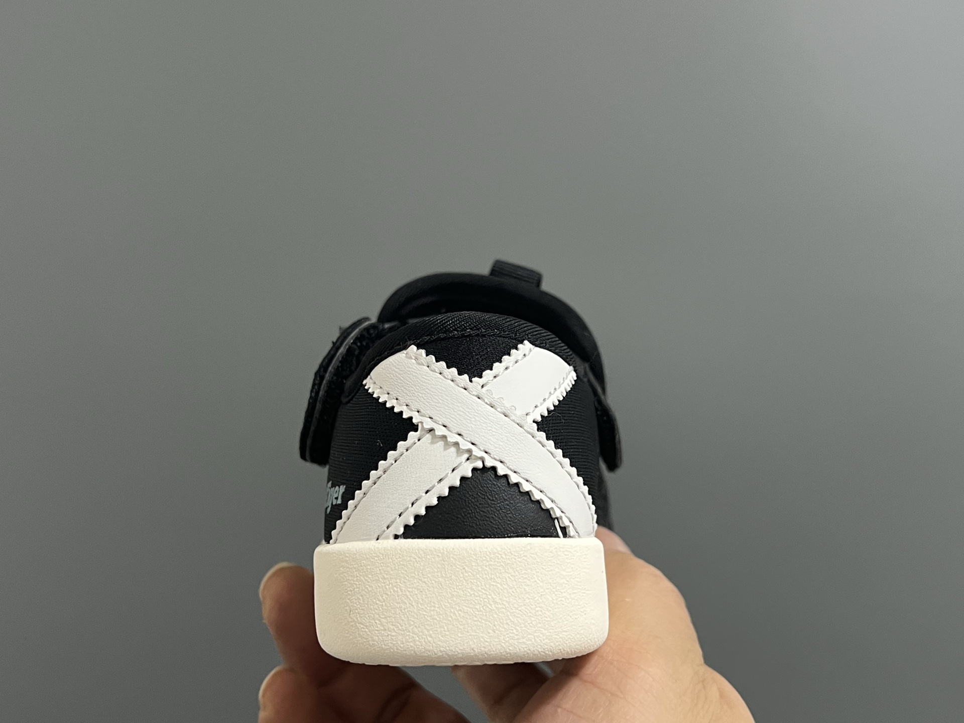 图片[7]-亚瑟士鬼冢虎MEXICO 66软底儿童魔术贴凉鞋 尺码：22-35码 超卡哇伊的鬼冢虎系列🆕 魔术贴加镂空设计，穿脱方便✌🏻 超软原装橡胶耐磨防滑大底，脚感不言而喻☁️-选品中心