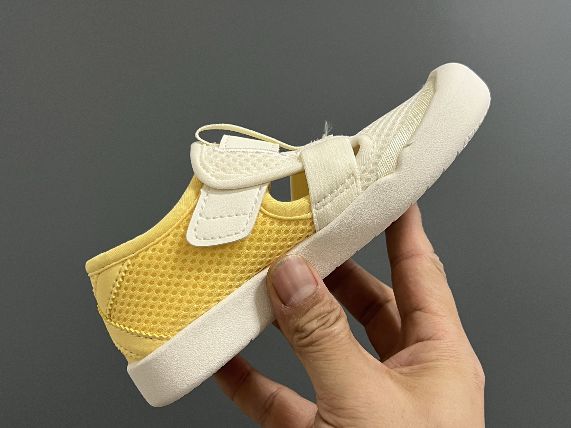 图片[6]-亚瑟士鬼冢虎MEXICO 66软底儿童魔术贴凉鞋 尺码：22-35码 超卡哇伊的鬼冢虎系列🆕 魔术贴加镂空设计，穿脱方便✌🏻 超软原装橡胶耐磨防滑大底，脚感不言而喻☁️-选品中心