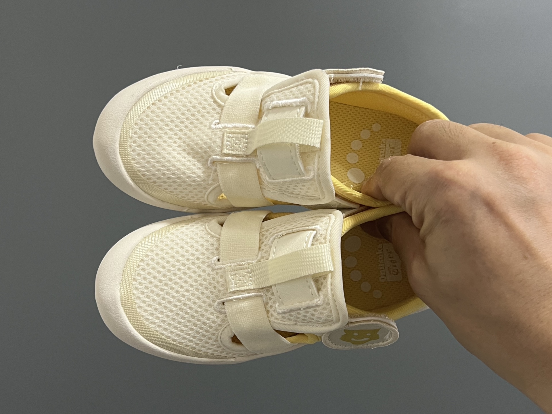 亚瑟士鬼冢虎MEXICO 66软底儿童魔术贴凉鞋 尺码：22-35码 超卡哇伊的鬼冢虎系列🆕 魔术贴加镂空设计，穿脱方便✌🏻 超软原装橡胶耐磨防滑大底，脚感不言而喻☁️-选品中心