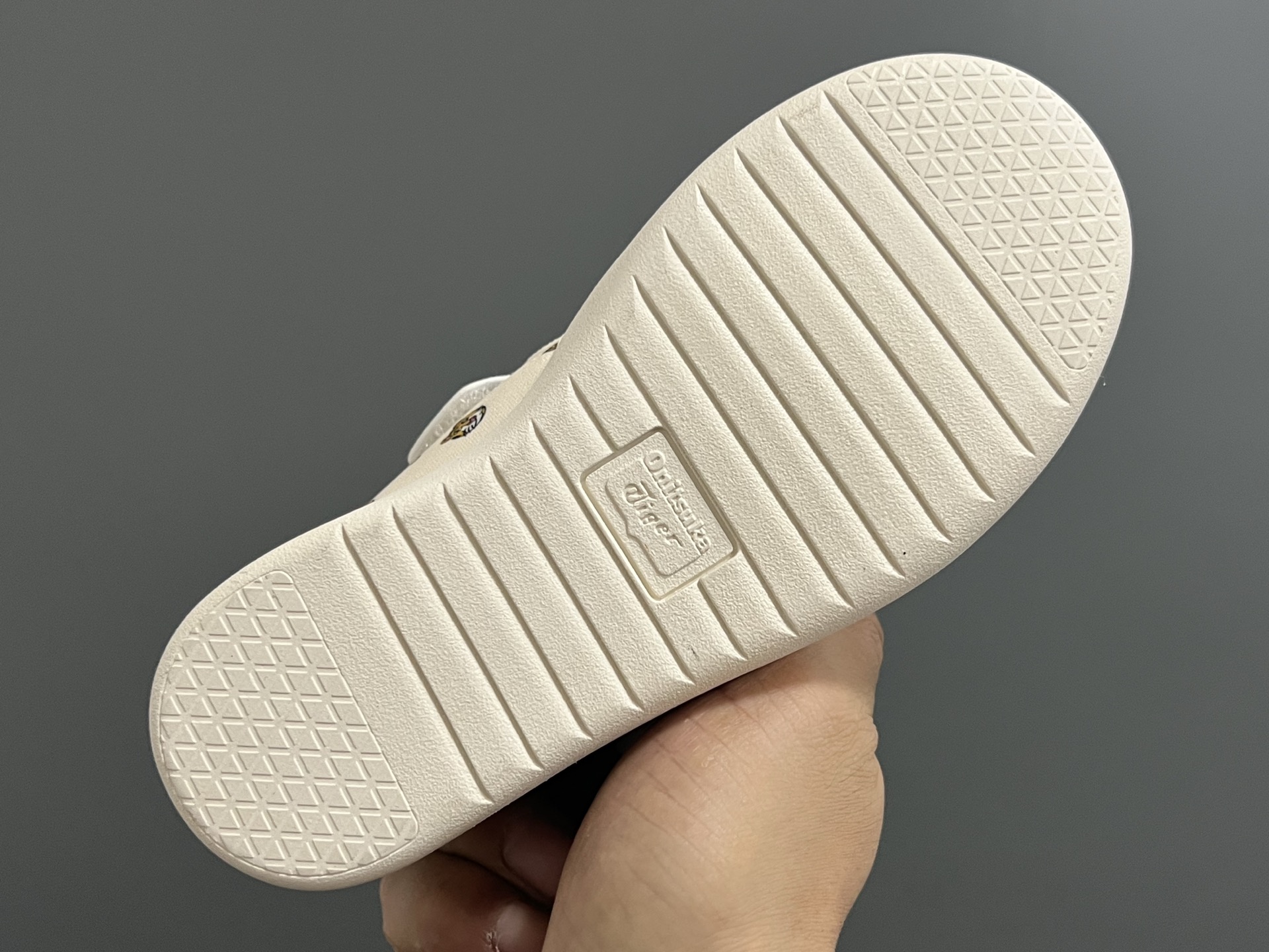 图片[5]-亚瑟士鬼冢虎MEXICO 66软底儿童魔术贴凉鞋 尺码：22-35码 超卡哇伊的鬼冢虎系列🆕 魔术贴加镂空设计，穿脱方便✌🏻 超软原装橡胶耐磨防滑大底，脚感不言而喻☁️-选品中心