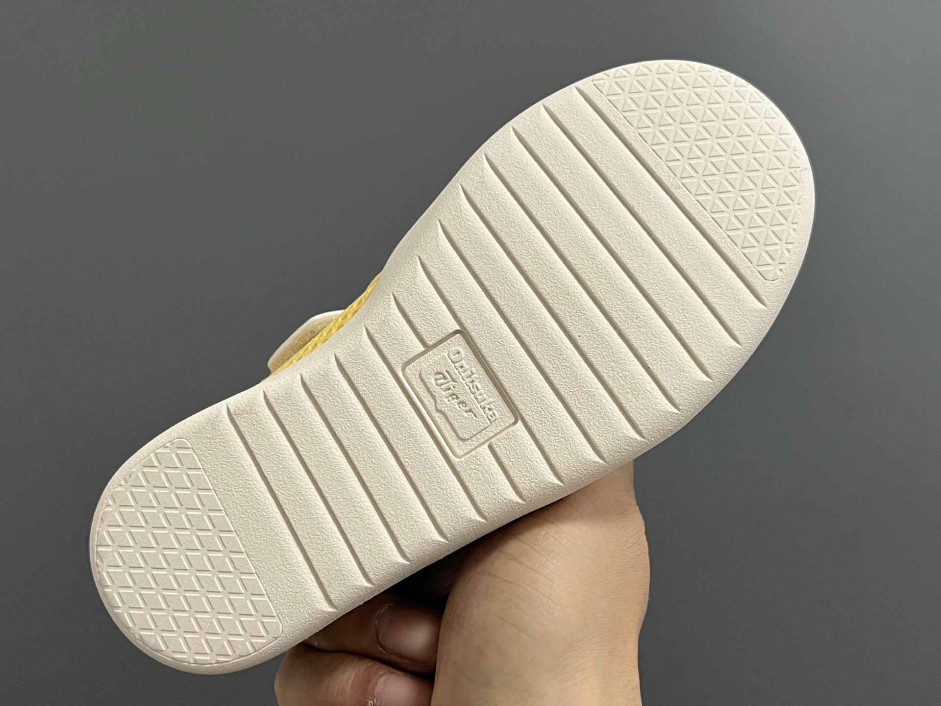 图片[7]-亚瑟士鬼冢虎MEXICO 66软底儿童魔术贴凉鞋 尺码：22-35码 超卡哇伊的鬼冢虎系列🆕 魔术贴加镂空设计，穿脱方便✌🏻 超软原装橡胶耐磨防滑大底，脚感不言而喻☁️-选品中心