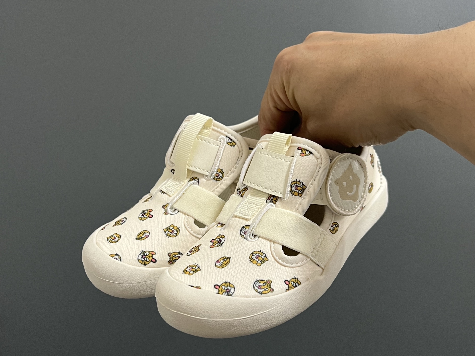 图片[2]-亚瑟士鬼冢虎MEXICO 66软底儿童魔术贴凉鞋 尺码：22-35码 超卡哇伊的鬼冢虎系列🆕 魔术贴加镂空设计，穿脱方便✌🏻 超软原装橡胶耐磨防滑大底，脚感不言而喻☁️-选品中心