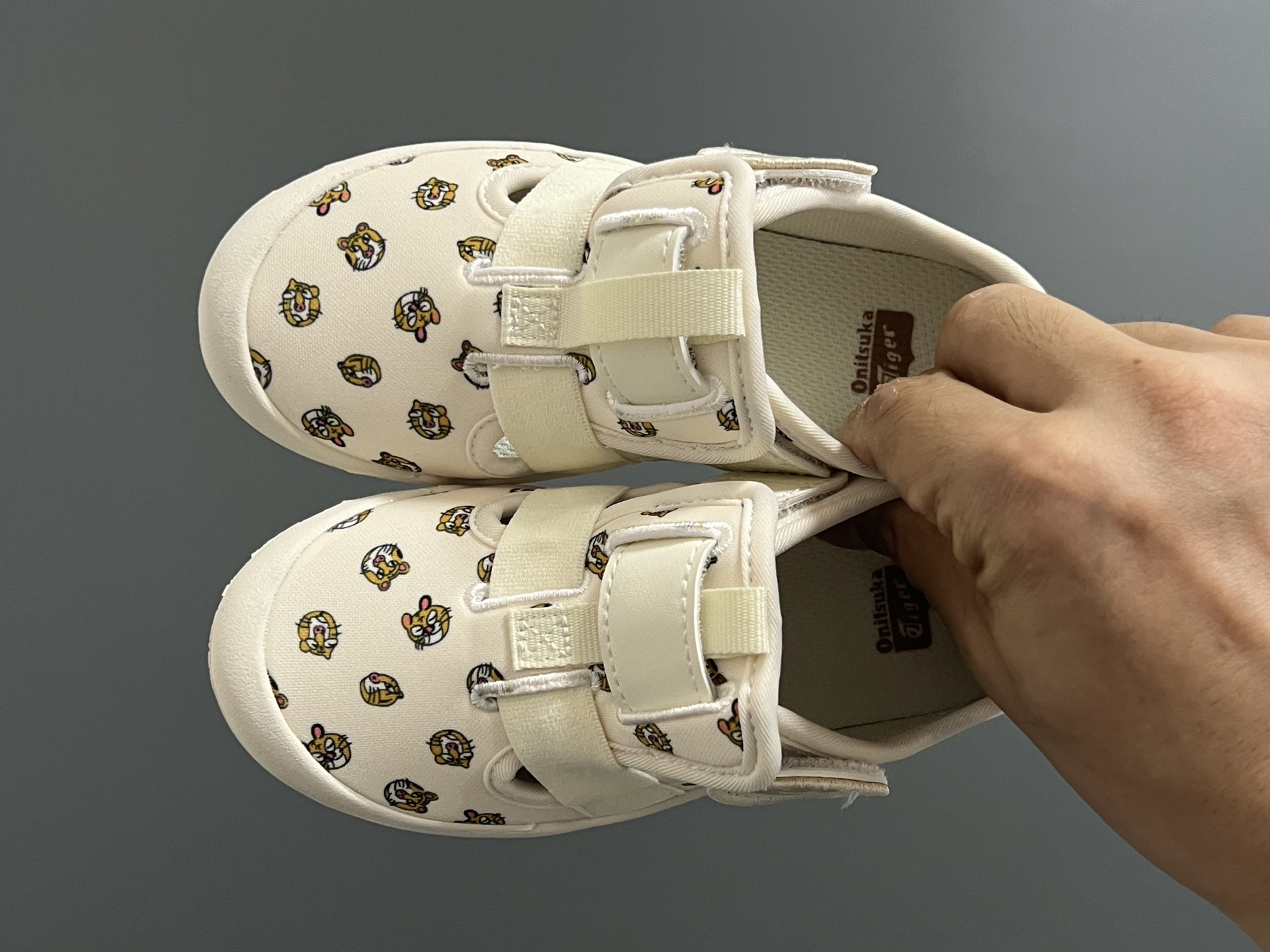 亚瑟士鬼冢虎MEXICO 66软底儿童魔术贴凉鞋 尺码：22-35码 超卡哇伊的鬼冢虎系列🆕 魔术贴加镂空设计，穿脱方便✌🏻 超软原装橡胶耐磨防滑大底，脚感不言而喻☁️-选品中心