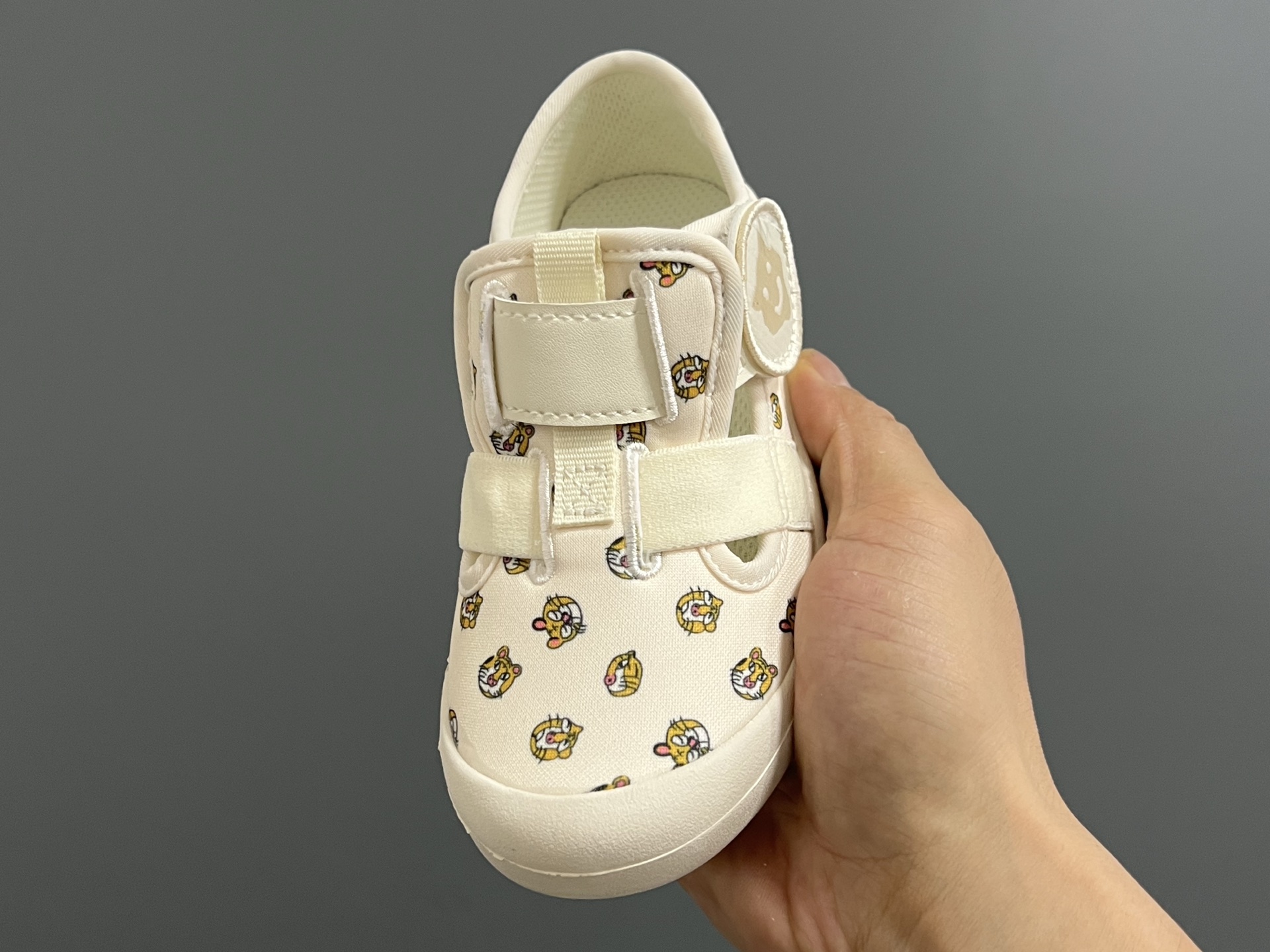 图片[3]-亚瑟士鬼冢虎MEXICO 66软底儿童魔术贴凉鞋 尺码：22-35码 超卡哇伊的鬼冢虎系列🆕 魔术贴加镂空设计，穿脱方便✌🏻 超软原装橡胶耐磨防滑大底，脚感不言而喻☁️-选品中心