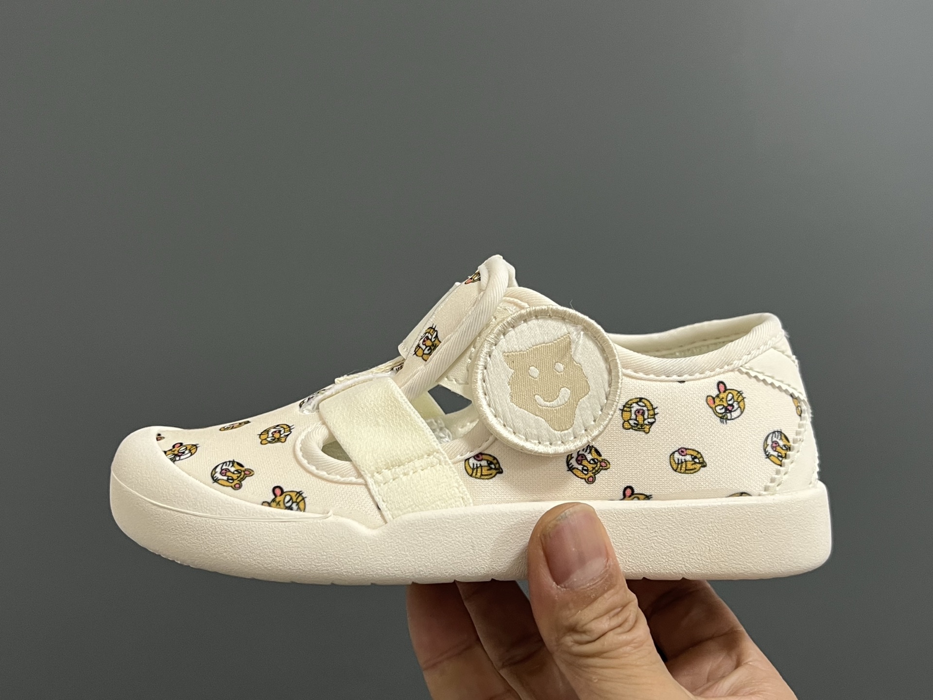 图片[4]-亚瑟士鬼冢虎MEXICO 66软底儿童魔术贴凉鞋 尺码：22-35码 超卡哇伊的鬼冢虎系列🆕 魔术贴加镂空设计，穿脱方便✌🏻 超软原装橡胶耐磨防滑大底，脚感不言而喻☁️-选品中心