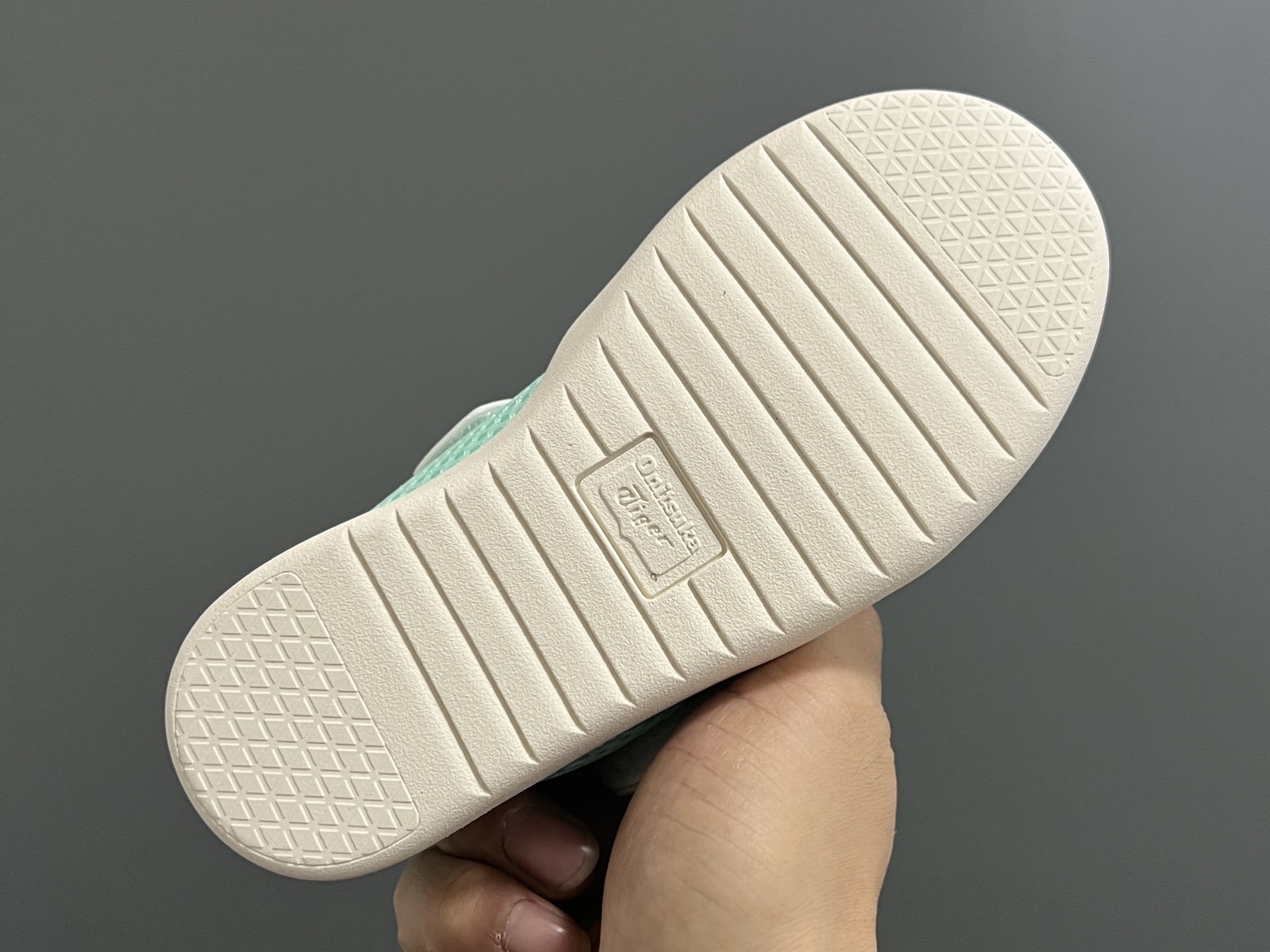 图片[8]-亚瑟士鬼冢虎MEXICO 66软底儿童魔术贴凉鞋 尺码：22-35码 超卡哇伊的鬼冢虎系列🆕 魔术贴加镂空设计，穿脱方便✌🏻 超软原装橡胶耐磨防滑大底，脚感不言而喻☁️-选品中心