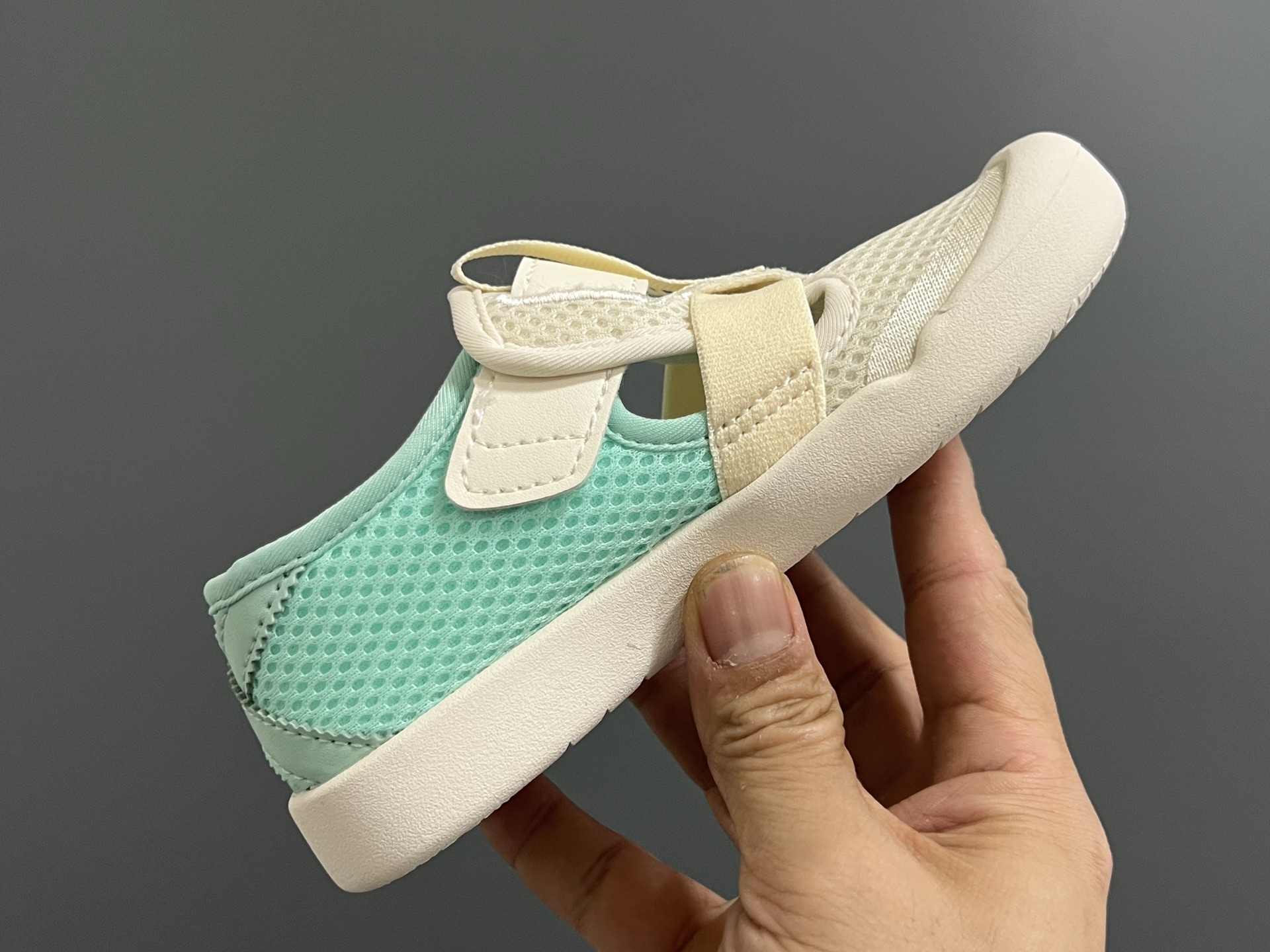 图片[7]-亚瑟士鬼冢虎MEXICO 66软底儿童魔术贴凉鞋 尺码：22-35码 超卡哇伊的鬼冢虎系列🆕 魔术贴加镂空设计，穿脱方便✌🏻 超软原装橡胶耐磨防滑大底，脚感不言而喻☁️-选品中心