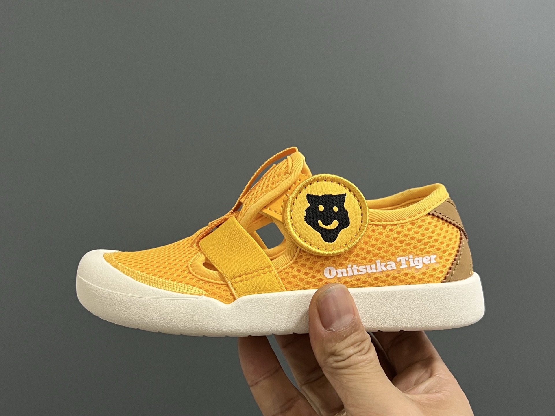 图片[4]-亚瑟士鬼冢虎MEXICO 66软底儿童魔术贴凉鞋 尺码：22-35码 超卡哇伊的鬼冢虎系列🆕 魔术贴加镂空设计，穿脱方便✌🏻 超软原装橡胶耐磨防滑大底，脚感不言而喻☁️-选品中心