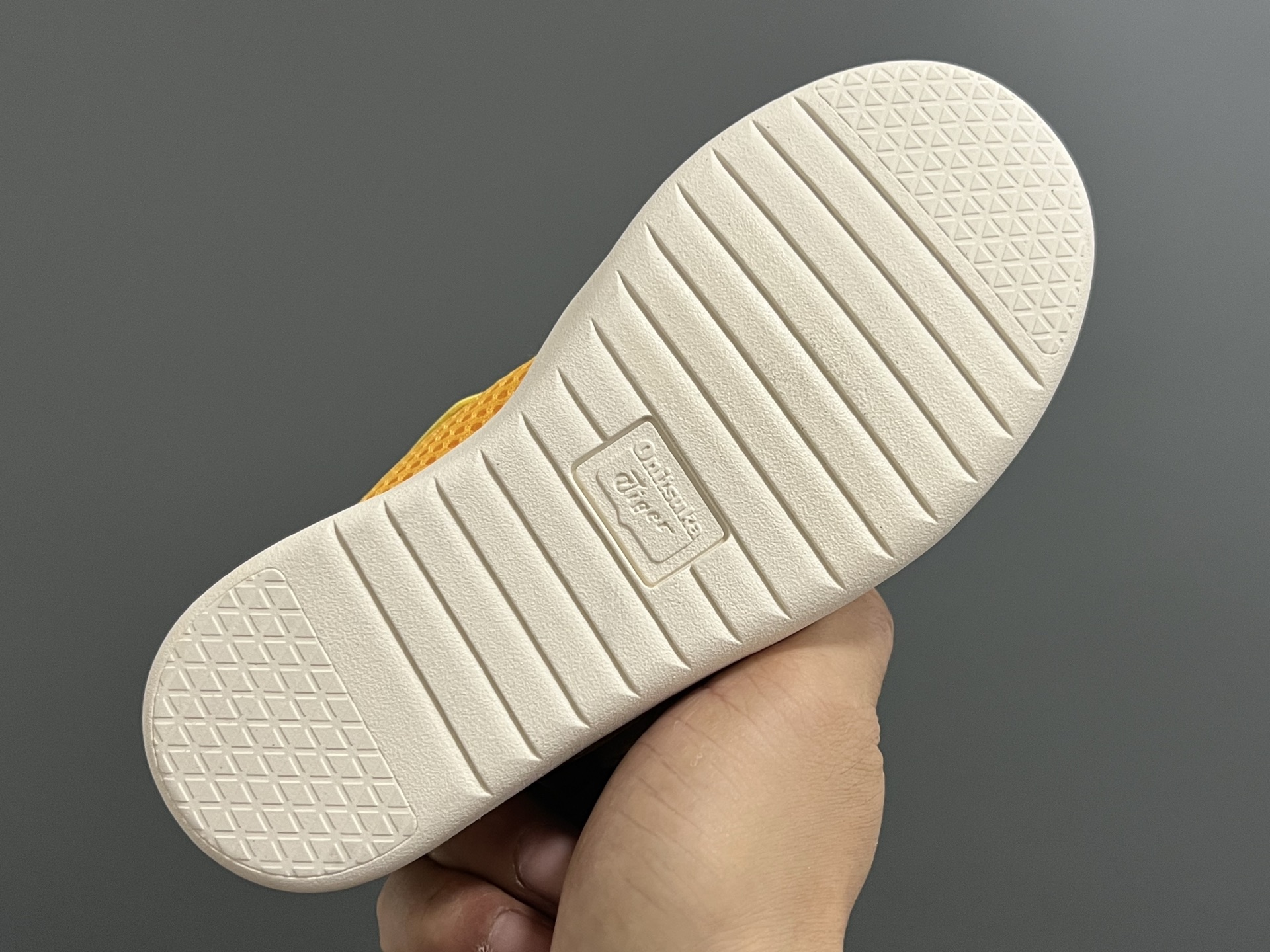 图片[5]-亚瑟士鬼冢虎MEXICO 66软底儿童魔术贴凉鞋 尺码：22-35码 超卡哇伊的鬼冢虎系列🆕 魔术贴加镂空设计，穿脱方便✌🏻 超软原装橡胶耐磨防滑大底，脚感不言而喻☁️-选品中心