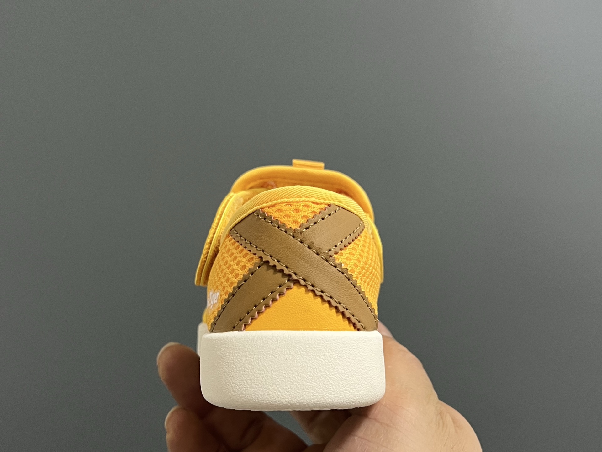 图片[7]-亚瑟士鬼冢虎MEXICO 66软底儿童魔术贴凉鞋 尺码：22-35码 超卡哇伊的鬼冢虎系列🆕 魔术贴加镂空设计，穿脱方便✌🏻 超软原装橡胶耐磨防滑大底，脚感不言而喻☁️-选品中心