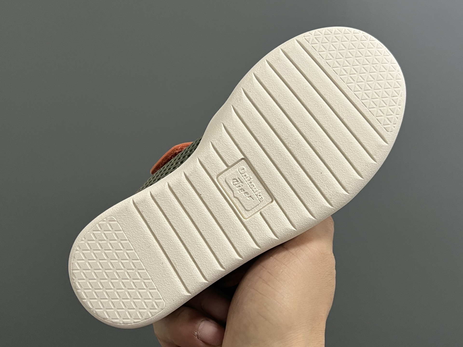 图片[5]-亚瑟士鬼冢虎MEXICO 66软底儿童魔术贴凉鞋 尺码：22-35码 超卡哇伊的鬼冢虎系列🆕 魔术贴加镂空设计，穿脱方便✌🏻 超软原装橡胶耐磨防滑大底，脚感不言而喻☁️-选品中心