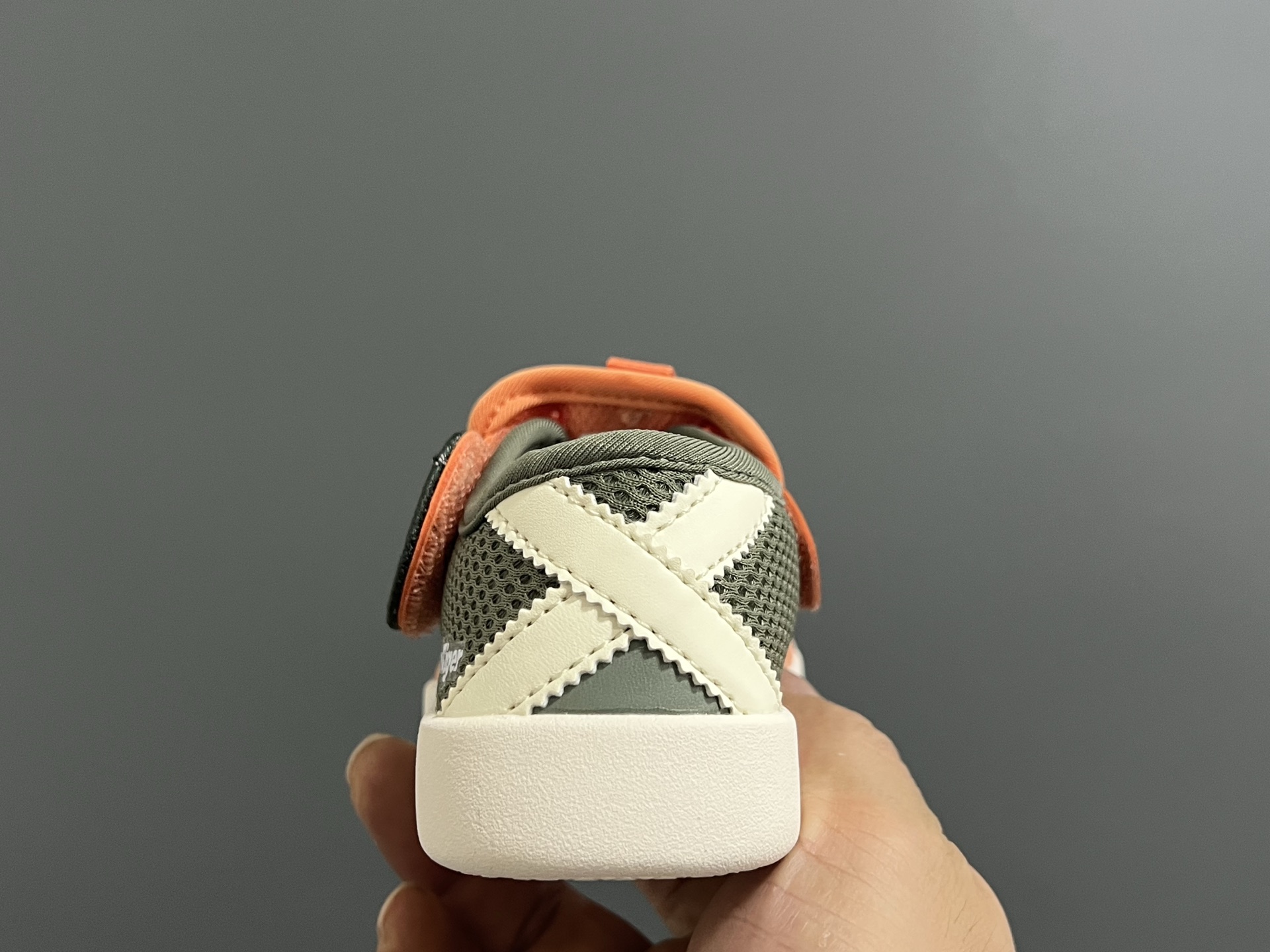 图片[7]-亚瑟士鬼冢虎MEXICO 66软底儿童魔术贴凉鞋 尺码：22-35码 超卡哇伊的鬼冢虎系列🆕 魔术贴加镂空设计，穿脱方便✌🏻 超软原装橡胶耐磨防滑大底，脚感不言而喻☁️-选品中心