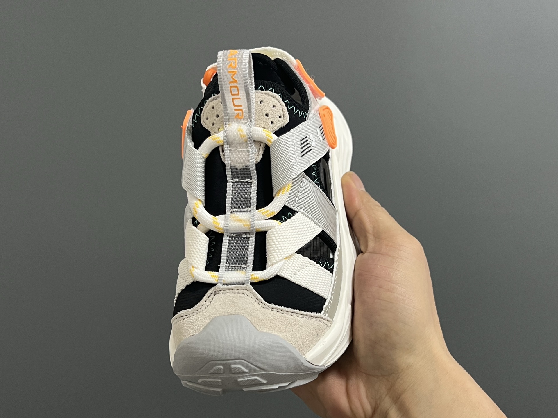 图片[3]-安家新款包头镂空魔术贴儿童凉鞋 尺码：27-37码 超爱的安德玛系列🆕 镂空包头设计，透气又舒适☁️ 橡胶耐磨防滑大底，脚感超赞👍🏻-选品中心