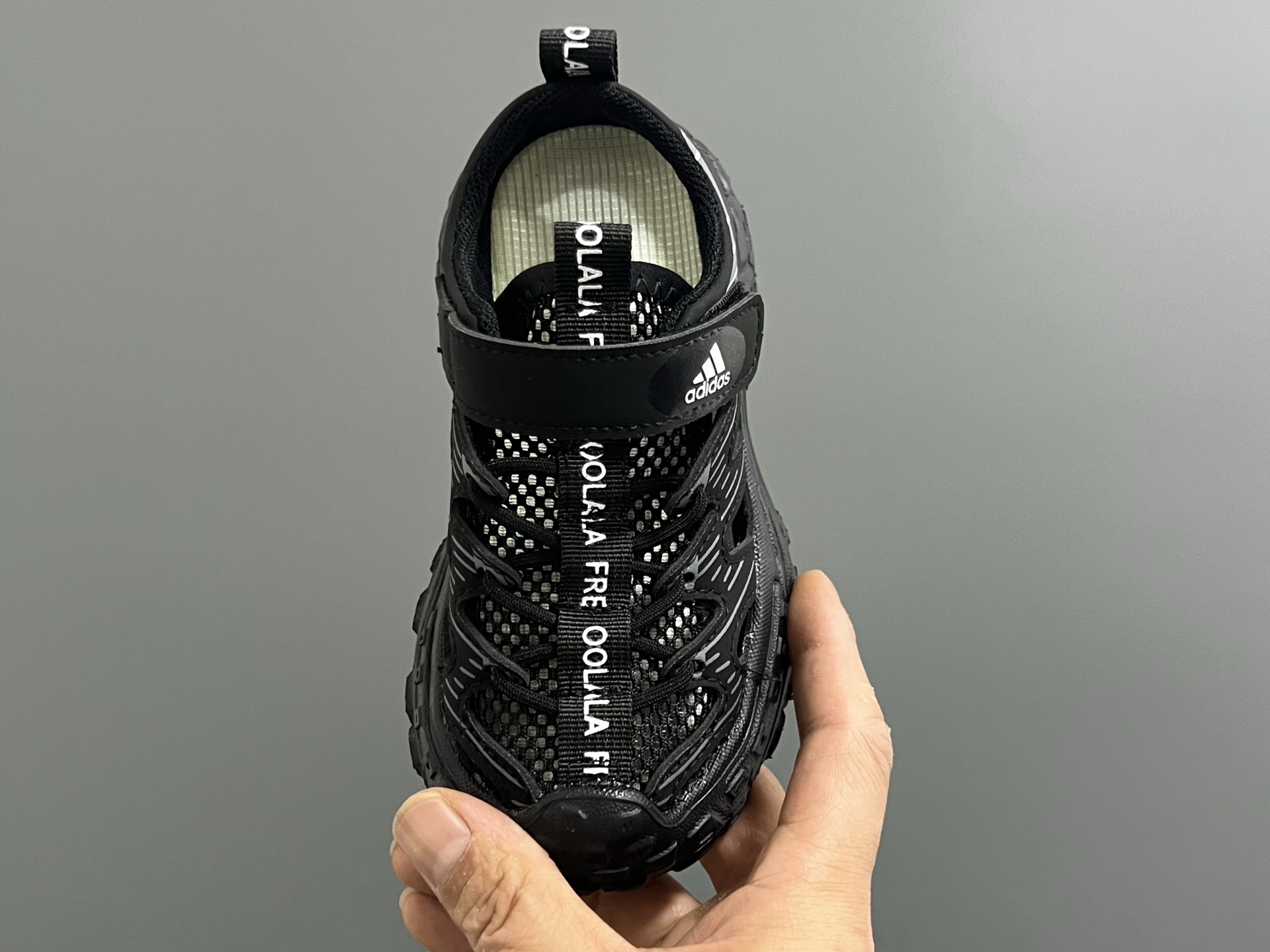 图片[8]-A家新款镂空网面儿童凉鞋 尺码：26-37码 优质包头款式设计 镂空网面拼接，透气又舒适☁️ 耐磨防滑大底，脚感超赞👍🏻 魔术贴设计，穿脱方便✌🏻-选品中心