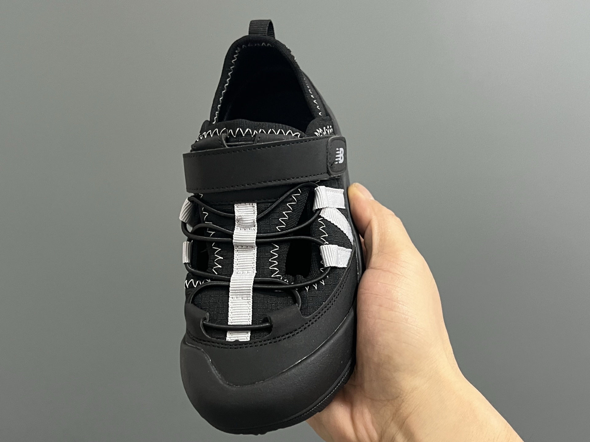 图片[3]-原单版NB新款K3205魔术贴户外儿童凉鞋 尺码：26–37码 NB新款永远让人无法拒绝✨ 透气面料镂空，魔术贴设计，穿脱方便✌🏻 橡胶耐磨防滑大底，脚踝超赞👍🏻-选品中心