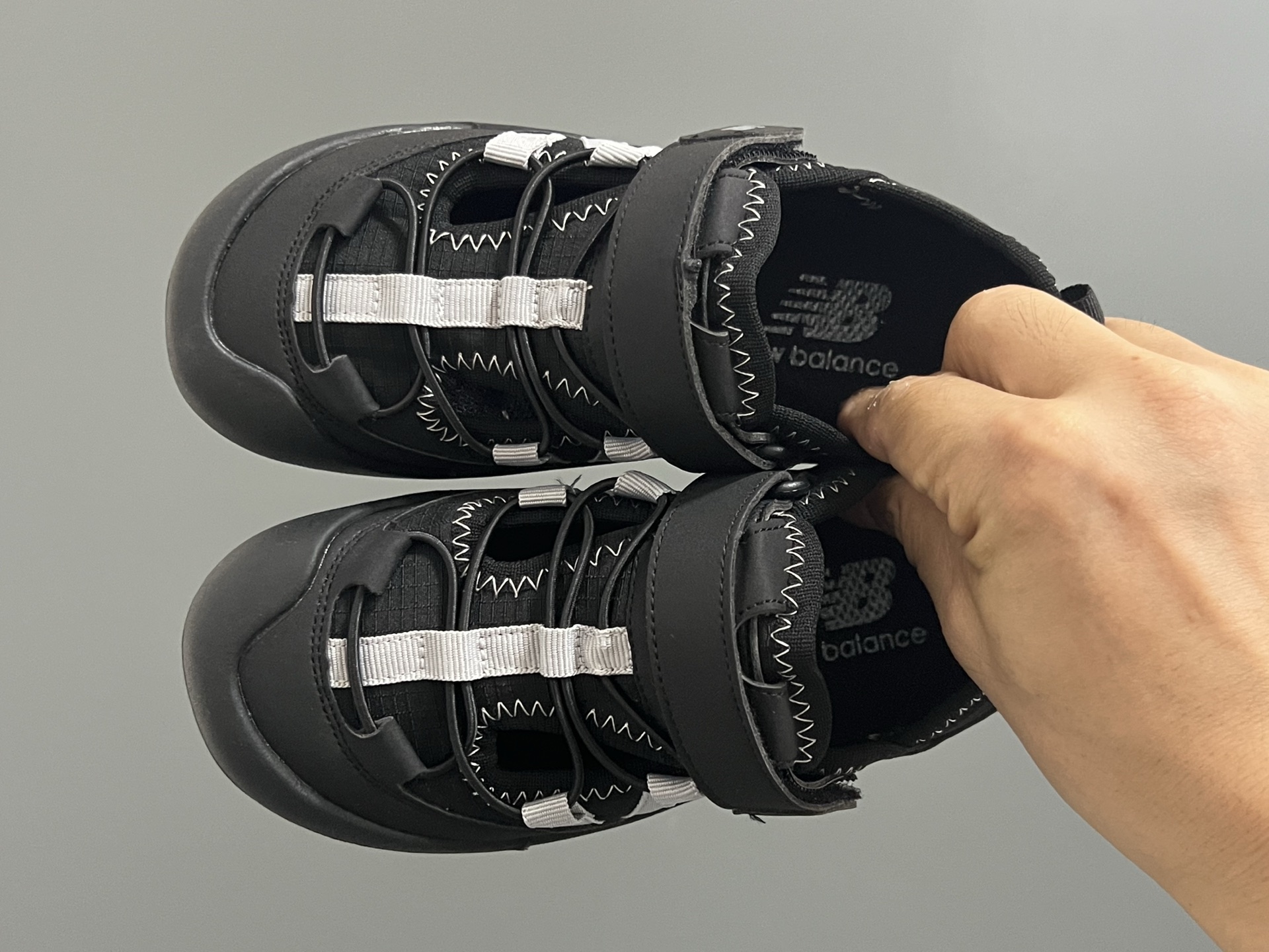 原单版NB新款K3205魔术贴户外儿童凉鞋 尺码：26–37码 NB新款永远让人无法拒绝✨ 透气面料镂空，魔术贴设计，穿脱方便✌🏻 橡胶耐磨防滑大底，脚踝超赞👍🏻-选品中心