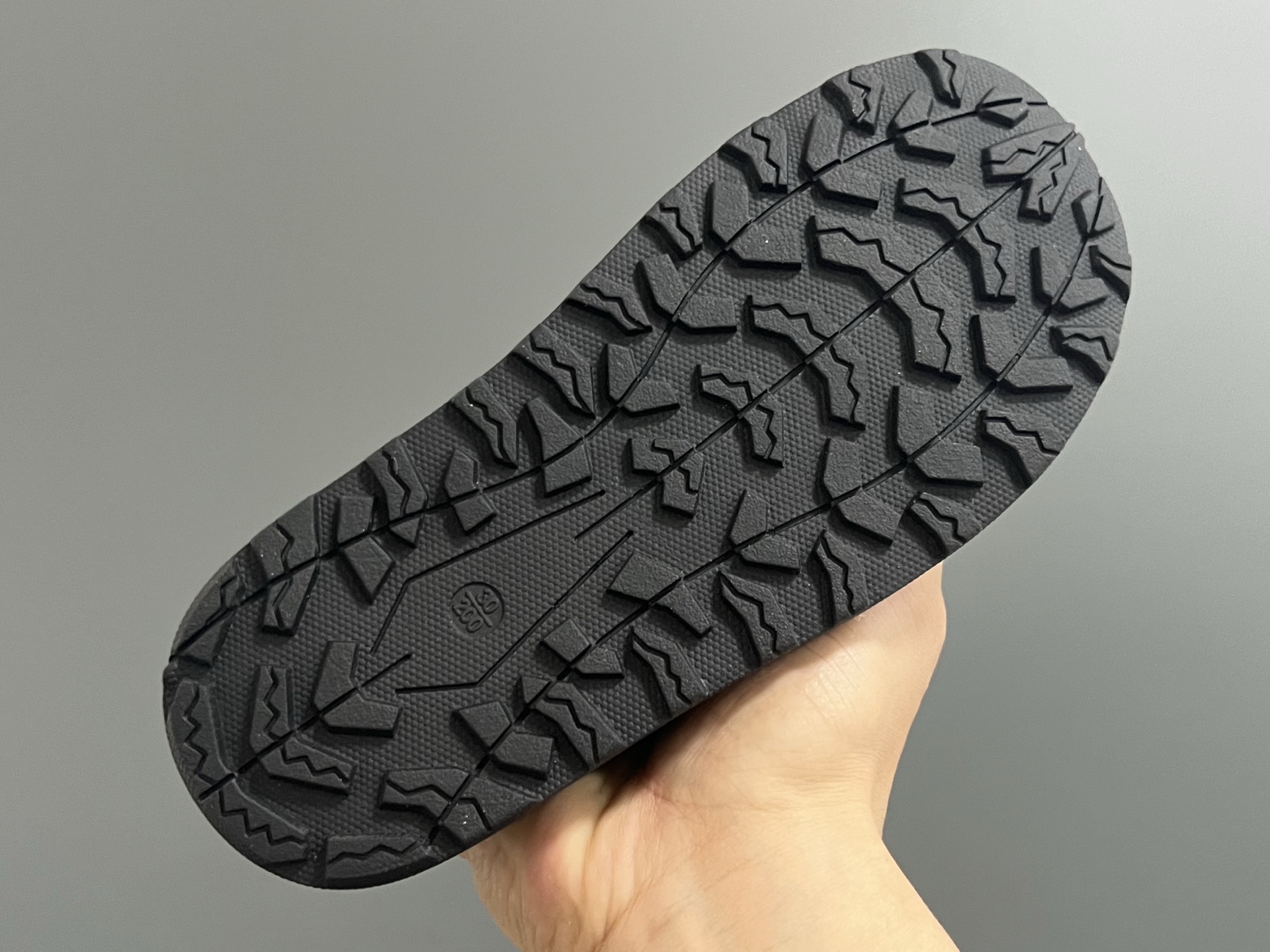 图片[5]-原单版NB新款K3205魔术贴户外儿童凉鞋 尺码：26–37码 NB新款永远让人无法拒绝✨ 透气面料镂空，魔术贴设计，穿脱方便✌🏻 橡胶耐磨防滑大底，脚踝超赞👍🏻-选品中心