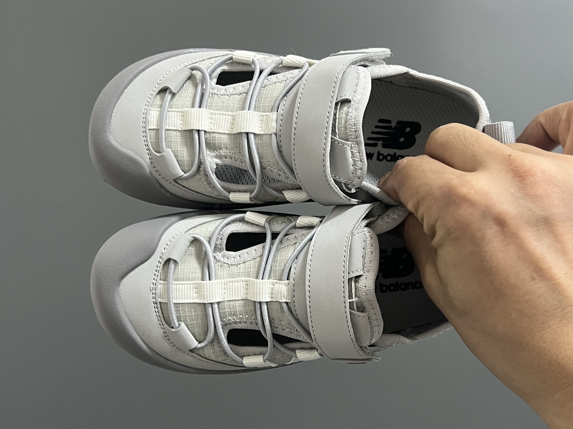 原单版牛B新款K3205魔术贴户外儿童凉鞋 尺码：23-37码 NB新款永远让人无法拒绝✨ 透气面料镂空，魔术贴设计，穿脱方便✌🏻 橡胶耐磨防滑大底，脚踝超赞👍🏻-选品中心