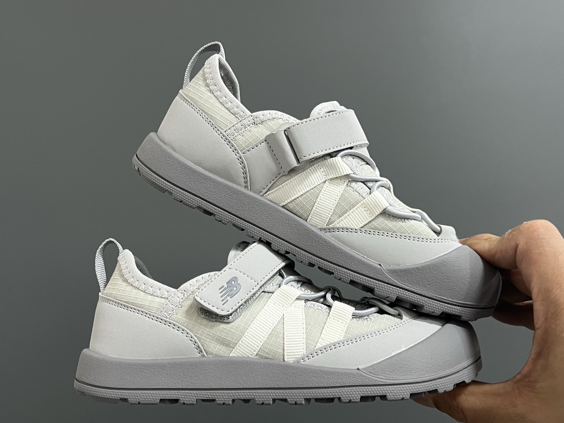 图片[9]-原单版牛B新款K3205魔术贴户外儿童凉鞋 尺码：23-37码 NB新款永远让人无法拒绝✨ 透气面料镂空，魔术贴设计，穿脱方便✌🏻 橡胶耐磨防滑大底，脚踝超赞👍🏻-选品中心