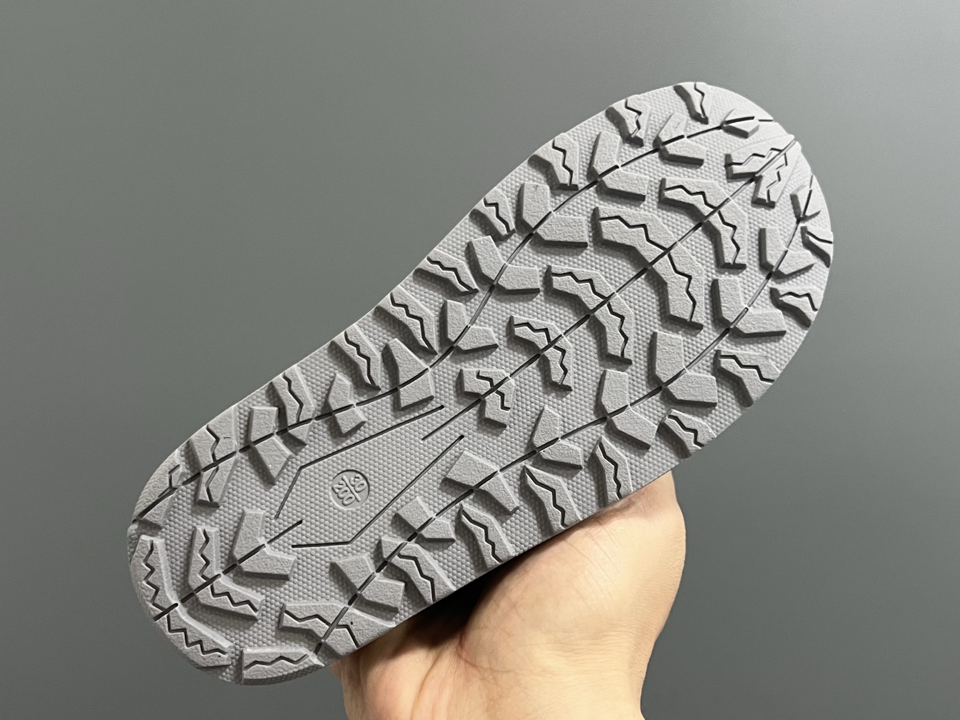 图片[5]-原单版牛B新款K3205魔术贴户外儿童凉鞋 尺码：23-37码 NB新款永远让人无法拒绝✨ 透气面料镂空，魔术贴设计，穿脱方便✌🏻 橡胶耐磨防滑大底，脚踝超赞👍🏻-选品中心