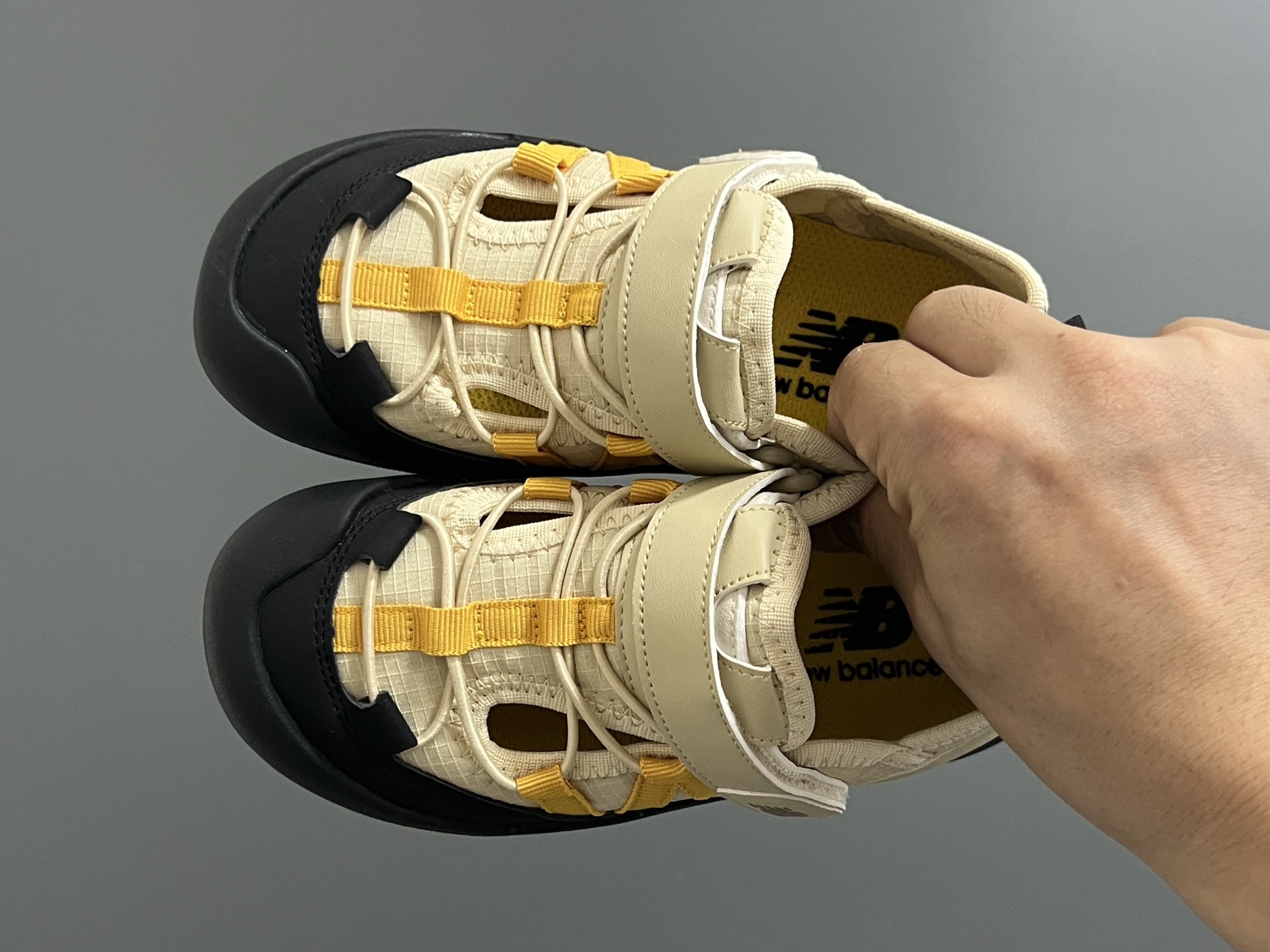 原单版牛B新款K3205魔术贴户外儿童凉鞋 尺码：23-37码 NB新款永远让人无法拒绝✨ 透气面料镂空，魔术贴设计，穿脱方便✌🏻 橡胶耐磨防滑大底，脚踝超赞👍🏻-选品中心