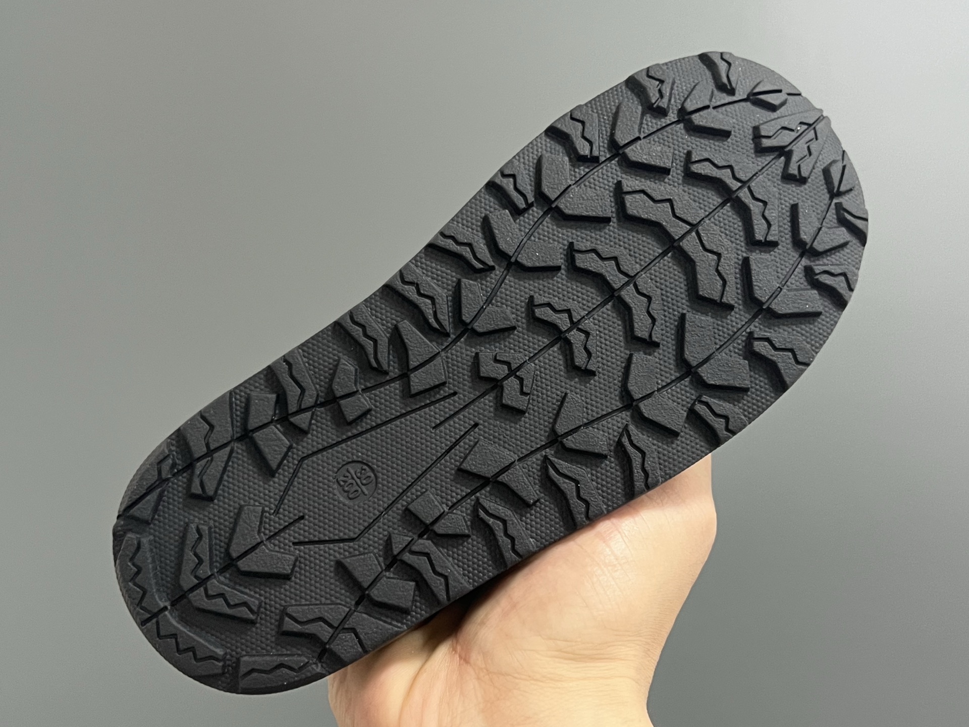 图片[5]-原单版牛B新款K3205魔术贴户外儿童凉鞋 尺码：23-37码 NB新款永远让人无法拒绝✨ 透气面料镂空，魔术贴设计，穿脱方便✌🏻 橡胶耐磨防滑大底，脚踝超赞👍🏻-选品中心