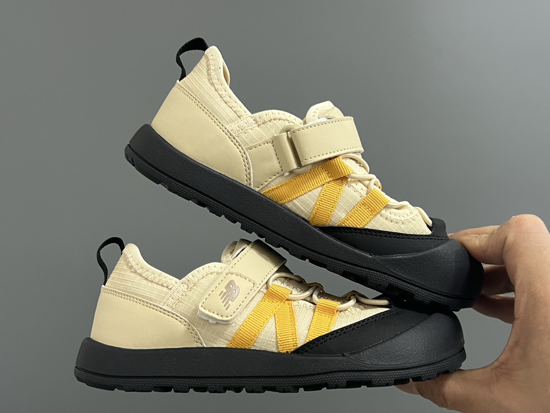 图片[9]-原单版牛B新款K3205魔术贴户外儿童凉鞋 尺码：23-37码 NB新款永远让人无法拒绝✨ 透气面料镂空，魔术贴设计，穿脱方便✌🏻 橡胶耐磨防滑大底，脚踝超赞👍🏻-选品中心