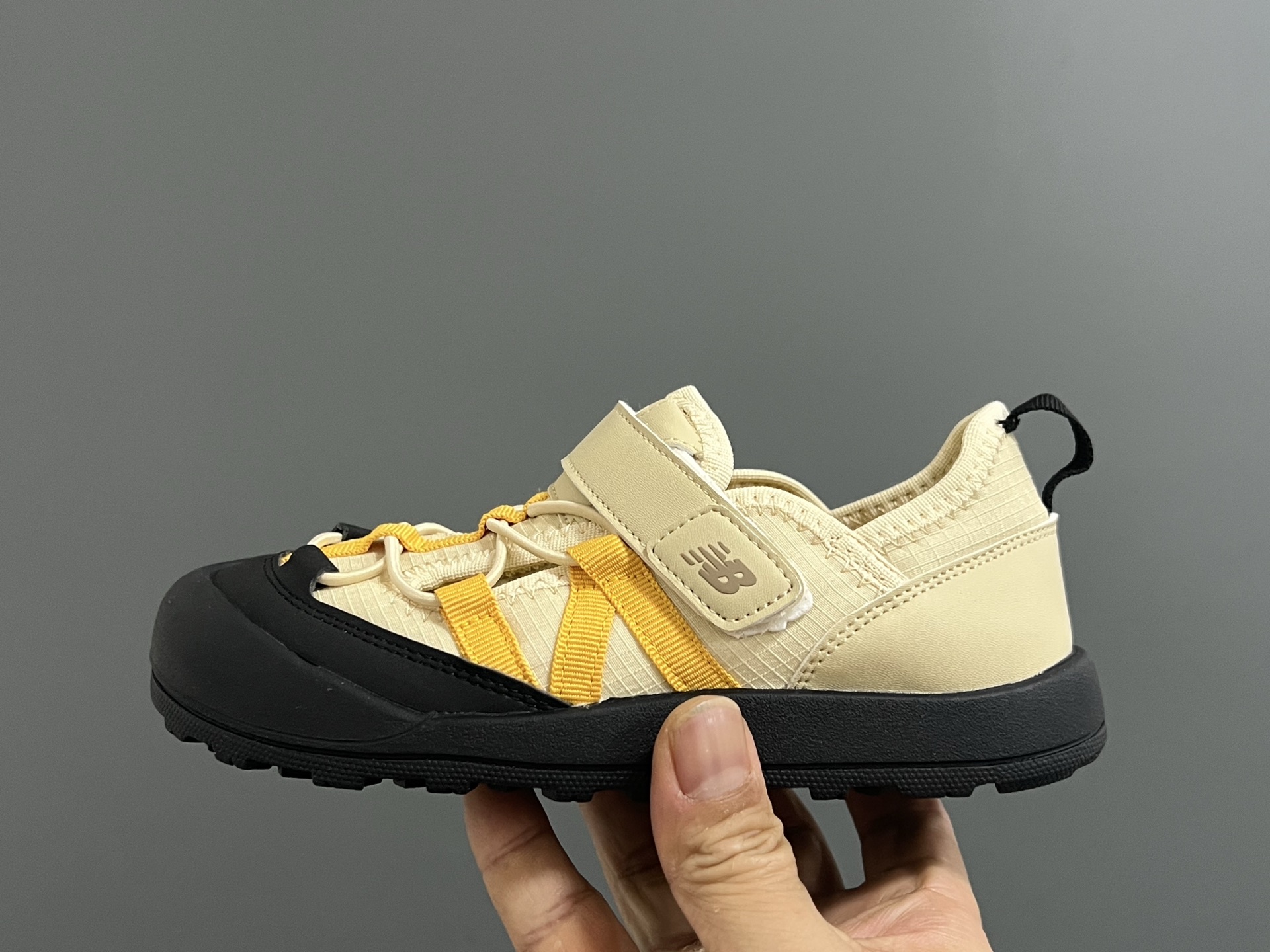 图片[4]-原单版牛B新款K3205魔术贴户外儿童凉鞋 尺码：23-37码 NB新款永远让人无法拒绝✨ 透气面料镂空，魔术贴设计，穿脱方便✌🏻 橡胶耐磨防滑大底，脚踝超赞👍🏻-选品中心