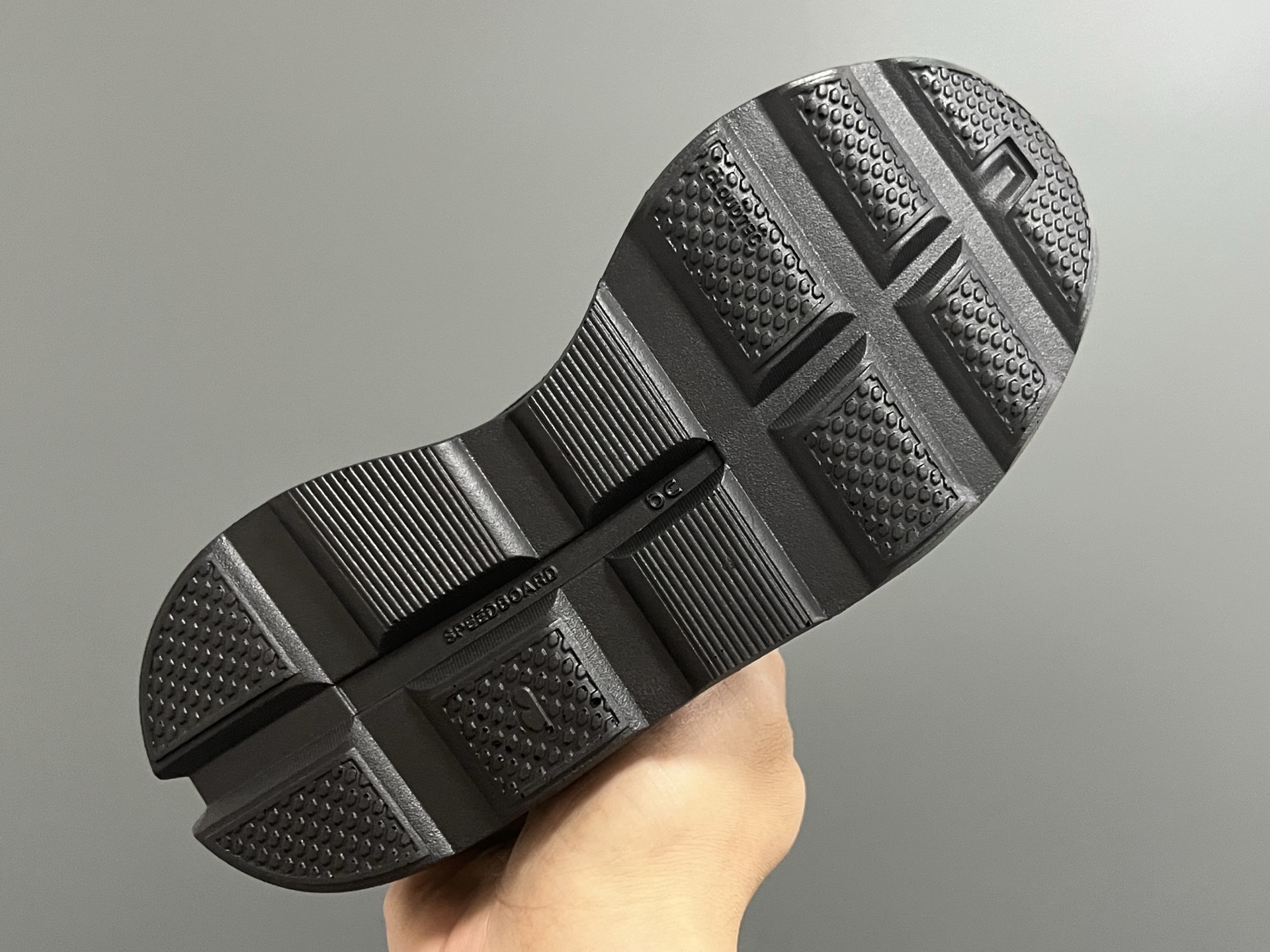 图片[5]-昂家新款云朵小怪兽儿童运动鞋 尺码：28-37码 经典昂跑云朵☁️系列🆕 透气舒适网面👏🏻 超轻大底，脚感超赞👍🏻-选品中心