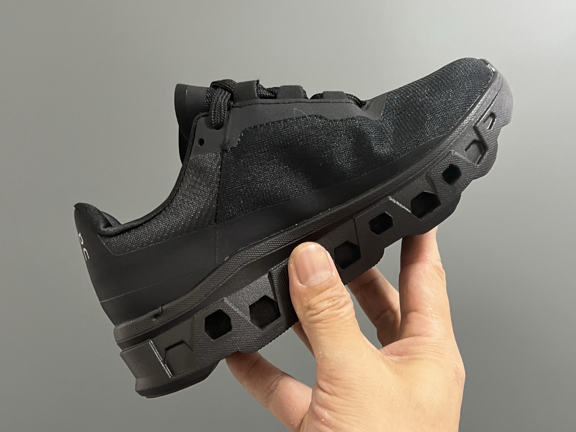 图片[6]-昂家新款云朵小怪兽儿童运动鞋 尺码：28-37码 经典昂跑云朵☁️系列🆕 透气舒适网面👏🏻 超轻大底，脚感超赞👍🏻-选品中心