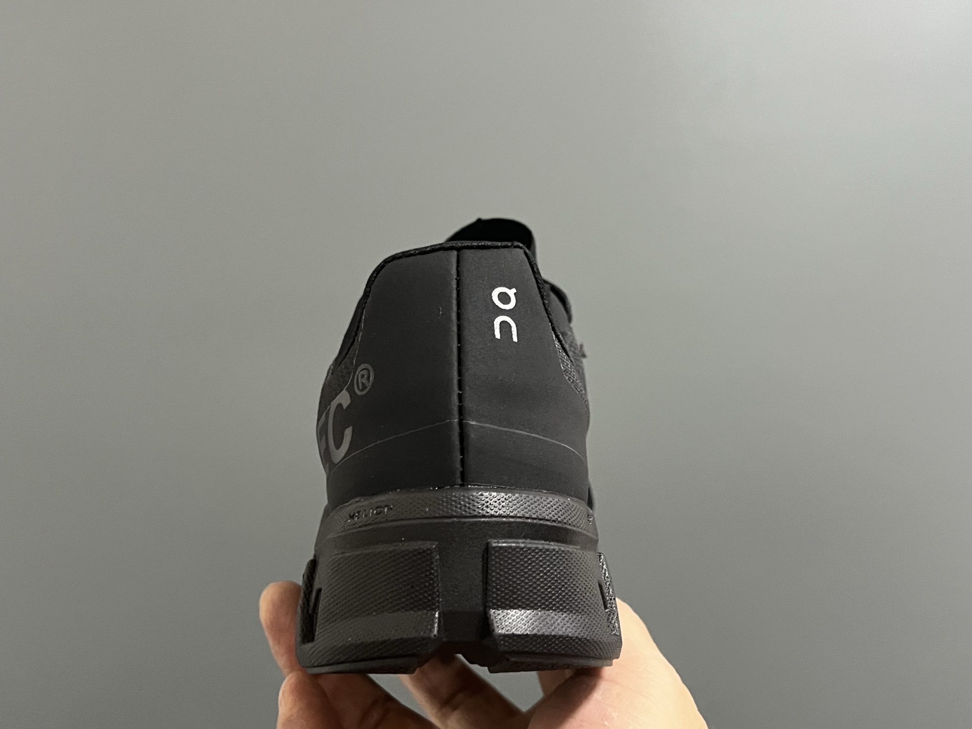 图片[7]-昂家新款云朵小怪兽儿童运动鞋 尺码：28-37码 经典昂跑云朵☁️系列🆕 透气舒适网面👏🏻 超轻大底，脚感超赞👍🏻-选品中心