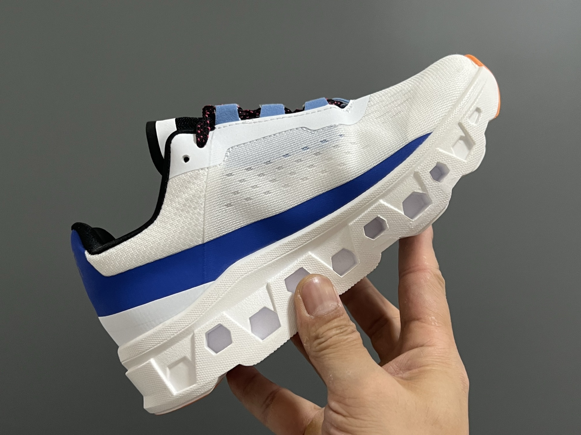 图片[6]-昂家新款云朵小怪兽儿童运动鞋 尺码：28-37码 经典昂跑云朵☁️系列🆕 透气舒适网面👏🏻 超轻大底，脚感超赞👍🏻-选品中心