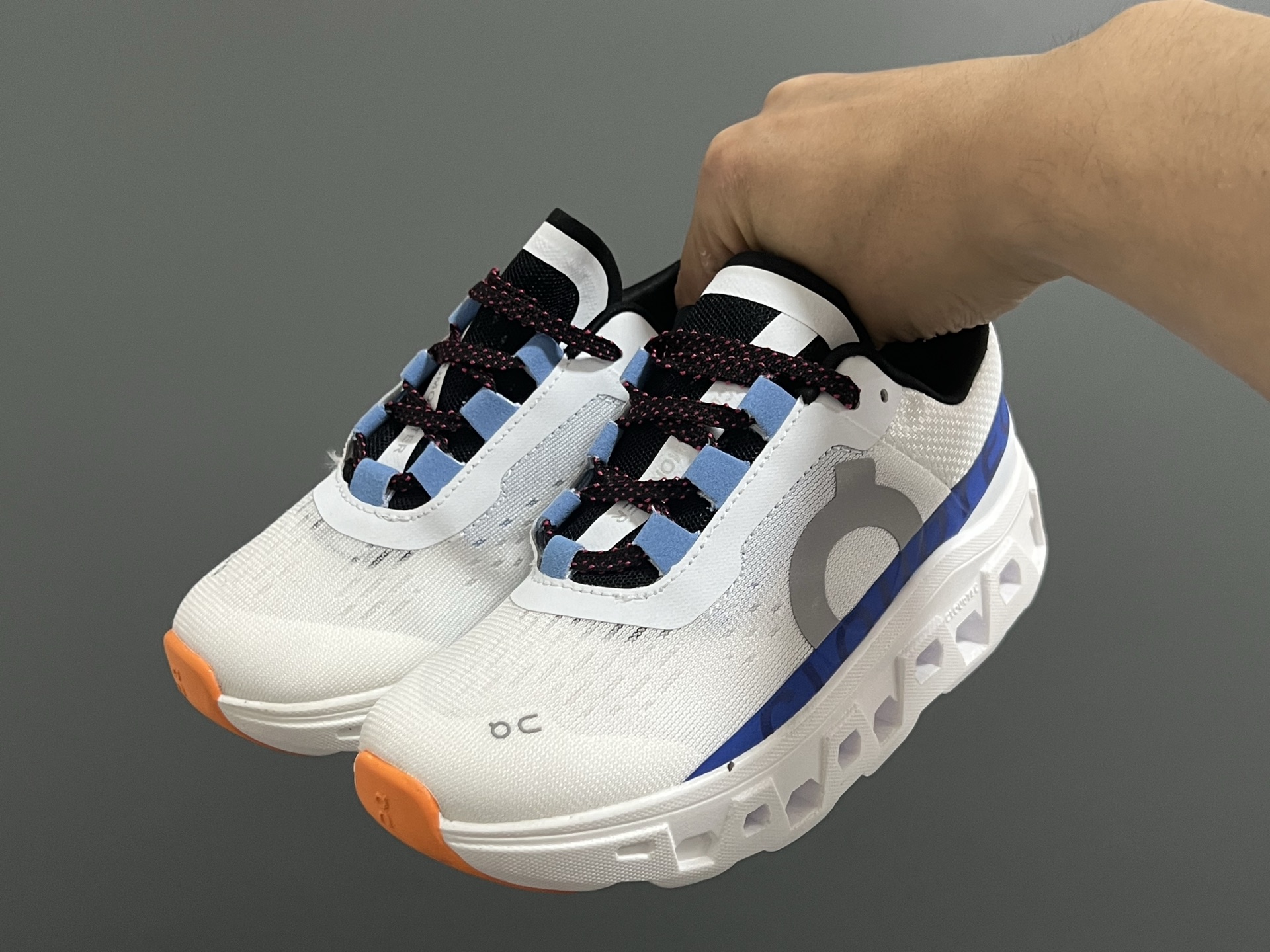 图片[2]-昂家新款云朵小怪兽儿童运动鞋 尺码：28-37码 经典昂跑云朵☁️系列🆕 透气舒适网面👏🏻 超轻大底，脚感超赞👍🏻-选品中心