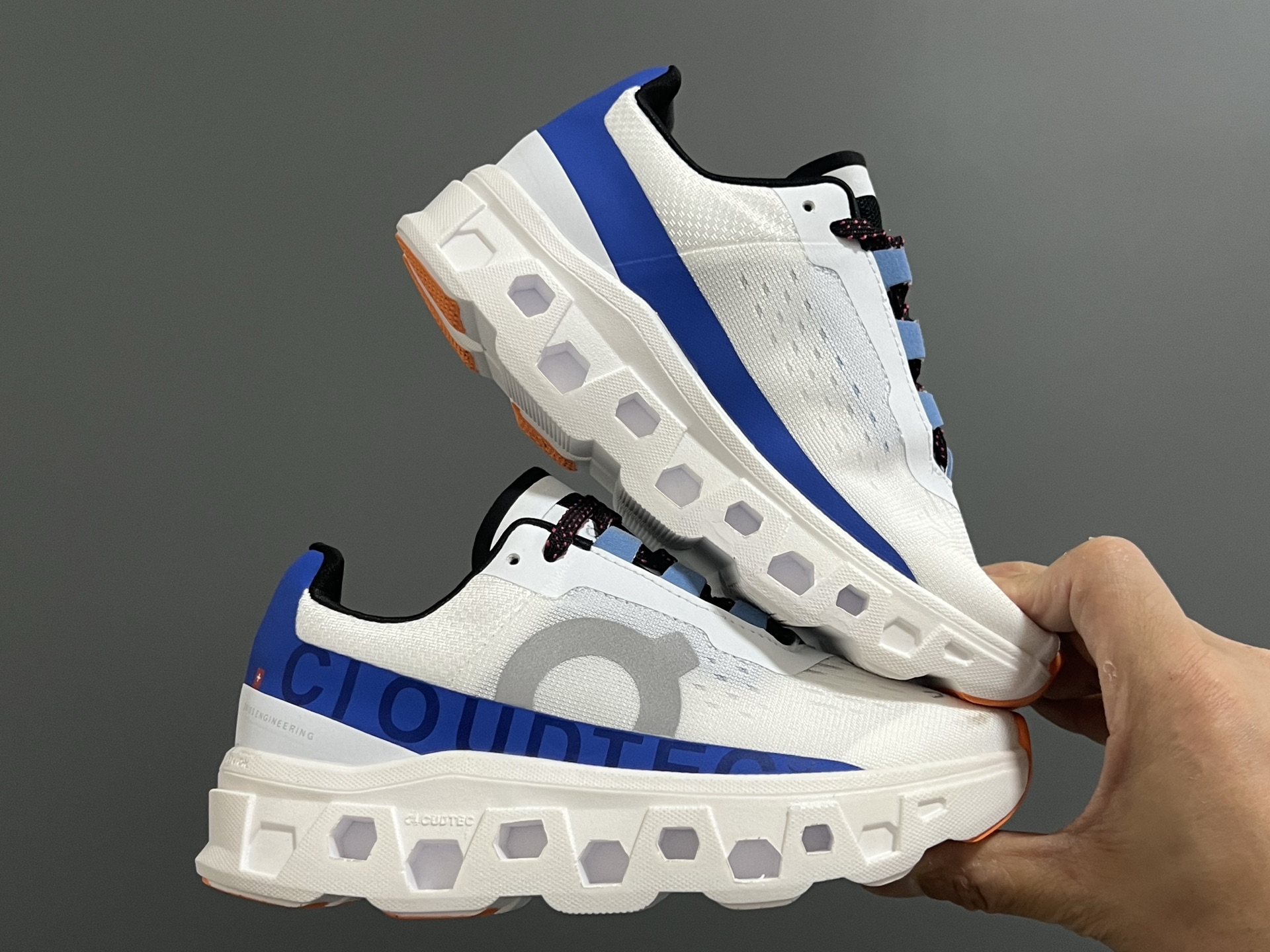 图片[9]-昂家新款云朵小怪兽儿童运动鞋 尺码：28-37码 经典昂跑云朵☁️系列🆕 透气舒适网面👏🏻 超轻大底，脚感超赞👍🏻-选品中心