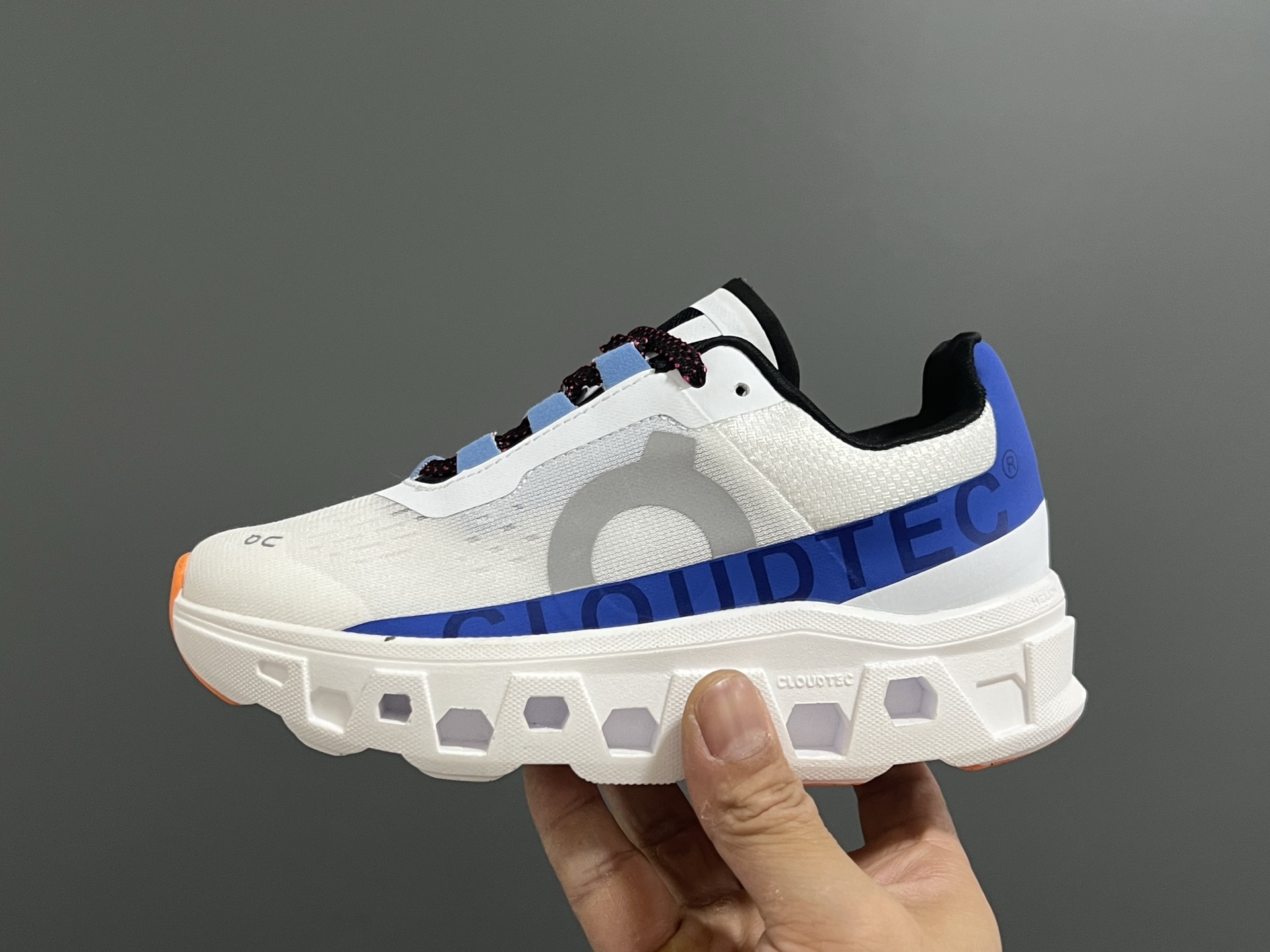 图片[4]-昂家新款云朵小怪兽儿童运动鞋 尺码：28-37码 经典昂跑云朵☁️系列🆕 透气舒适网面👏🏻 超轻大底，脚感超赞👍🏻-选品中心