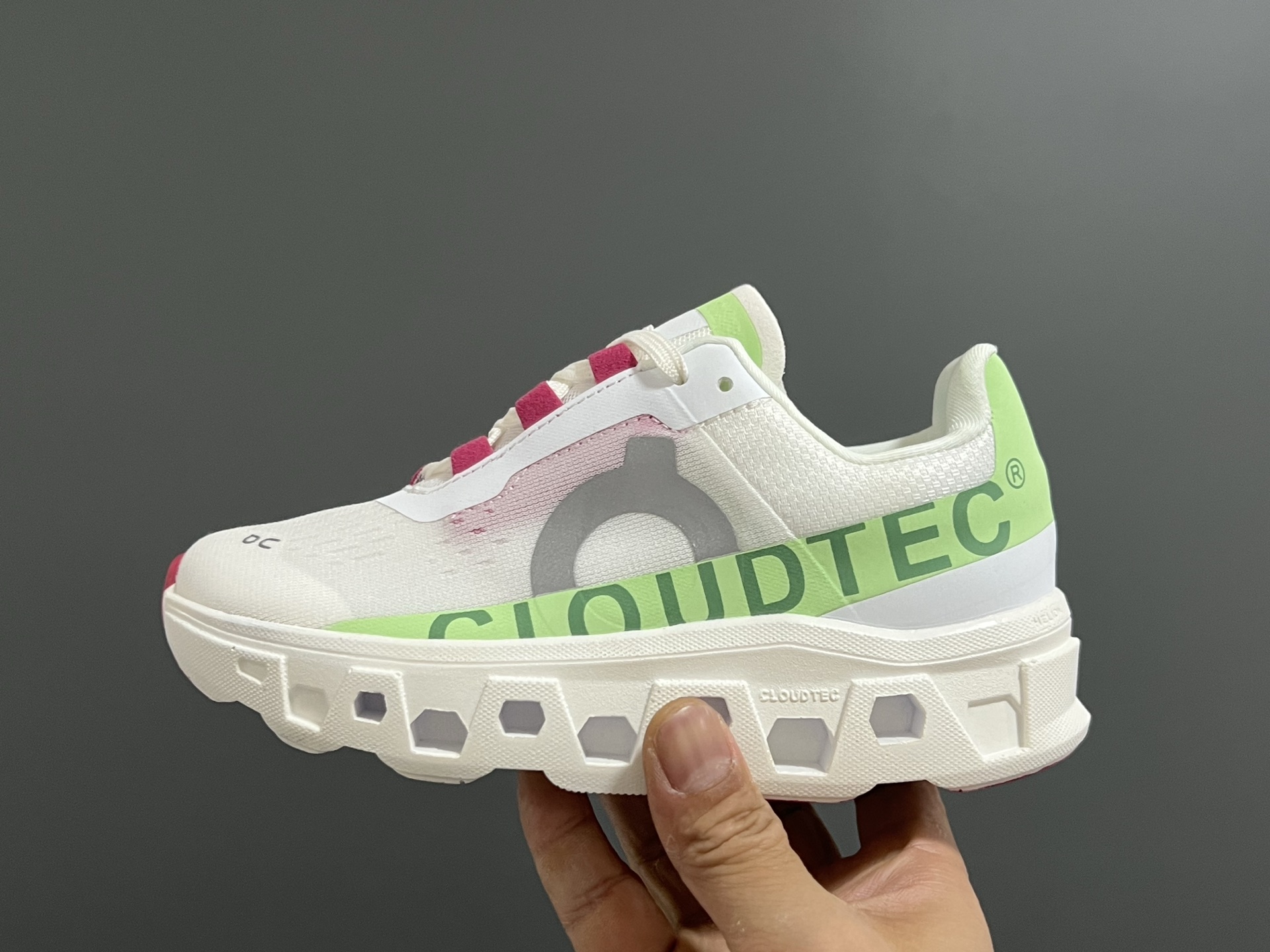 图片[4]-昂家新款云朵小怪兽儿童运动鞋 尺码：28-37码 经典昂跑云朵☁️系列🆕 透气舒适网面👏🏻 超轻大底，脚感超赞👍🏻-选品中心