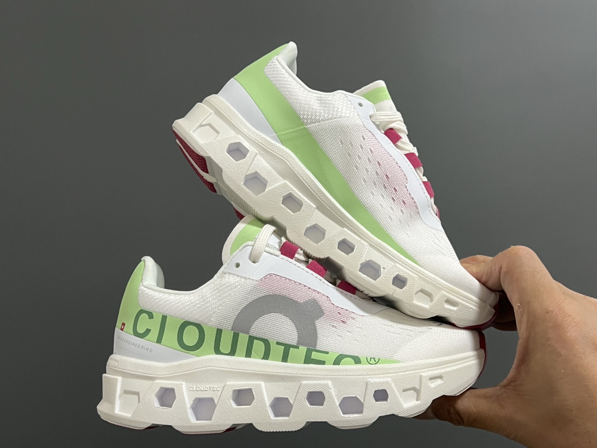 图片[9]-昂家新款云朵小怪兽儿童运动鞋 尺码：28-37码 经典昂跑云朵☁️系列🆕 透气舒适网面👏🏻 超轻大底，脚感超赞👍🏻-选品中心