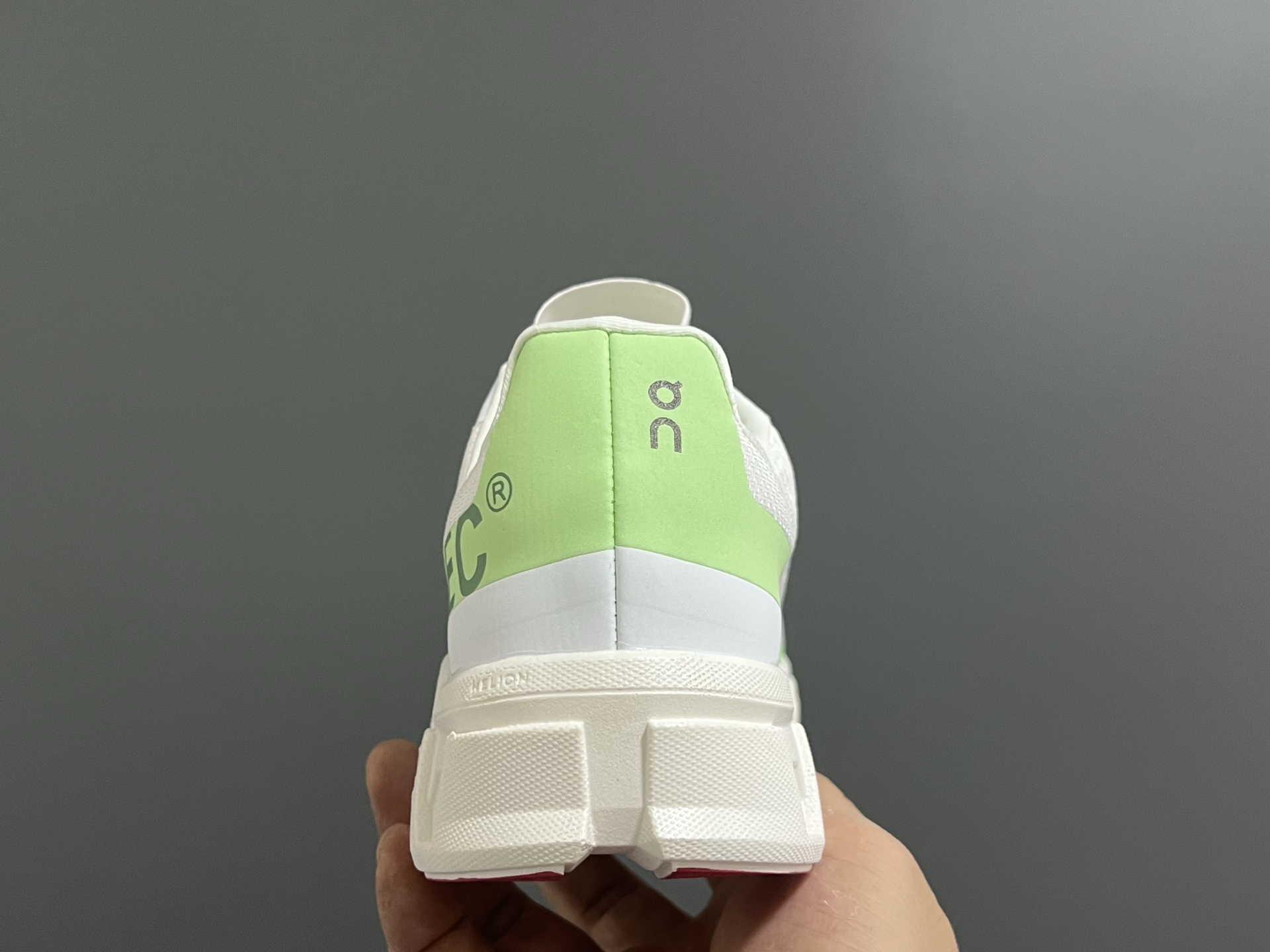 图片[7]-昂家新款云朵小怪兽儿童运动鞋 尺码：28-37码 经典昂跑云朵☁️系列🆕 透气舒适网面👏🏻 超轻大底，脚感超赞👍🏻-选品中心