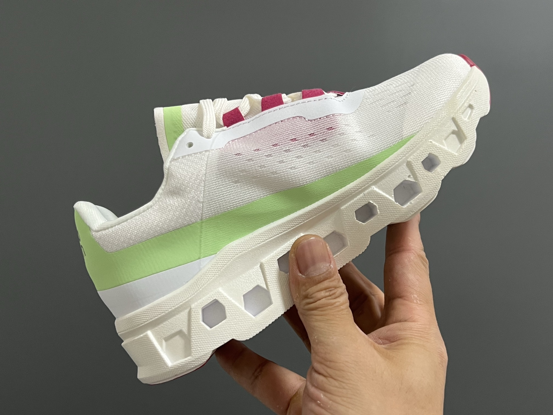 图片[6]-昂家新款云朵小怪兽儿童运动鞋 尺码：28-37码 经典昂跑云朵☁️系列🆕 透气舒适网面👏🏻 超轻大底，脚感超赞👍🏻-选品中心