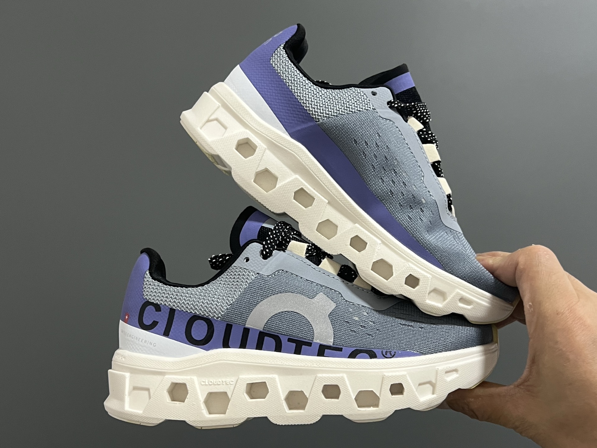 图片[9]-昂家新款云朵小怪兽儿童运动鞋 尺码：28-37码 经典昂跑云朵☁️系列🆕 透气舒适网面👏🏻 超轻大底，脚感超赞👍🏻-选品中心