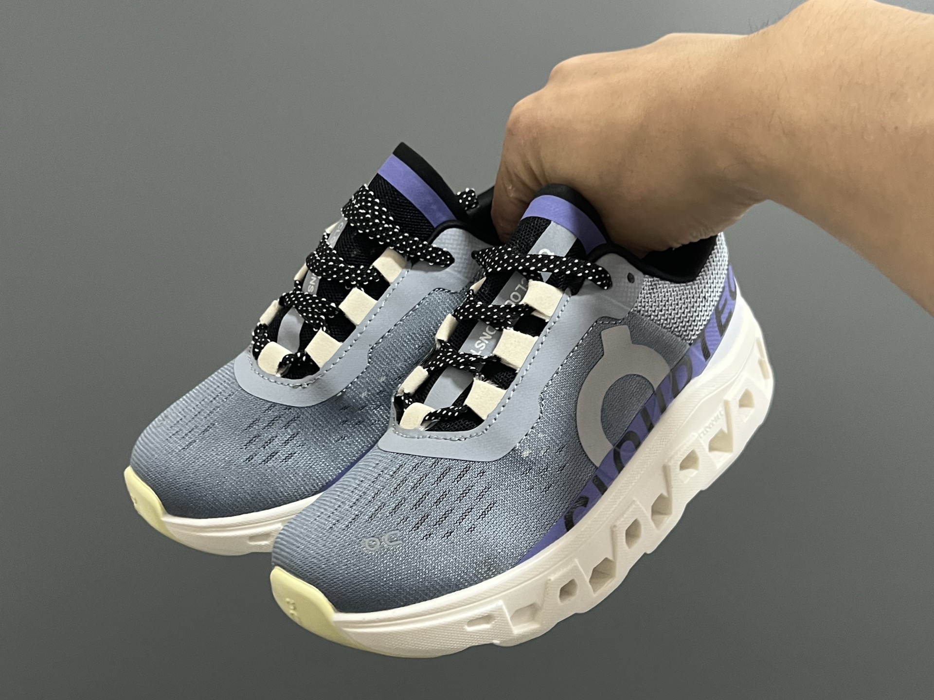 图片[2]-昂家新款云朵小怪兽儿童运动鞋 尺码：28-37码 经典昂跑云朵☁️系列🆕 透气舒适网面👏🏻 超轻大底，脚感超赞👍🏻-选品中心