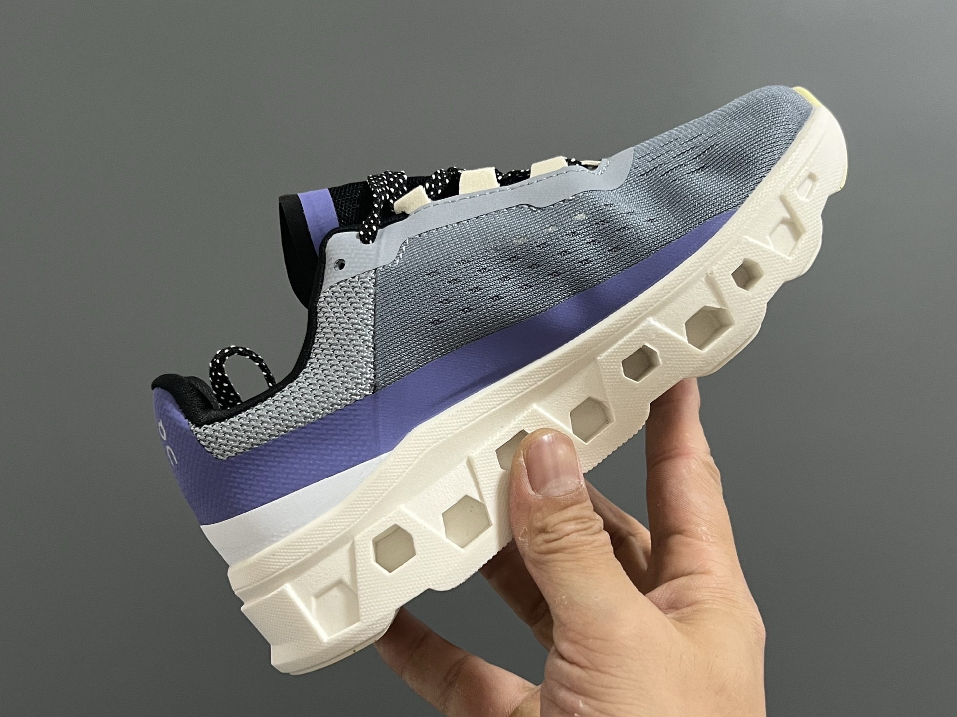 图片[6]-昂家新款云朵小怪兽儿童运动鞋 尺码：28-37码 经典昂跑云朵☁️系列🆕 透气舒适网面👏🏻 超轻大底，脚感超赞👍🏻-选品中心