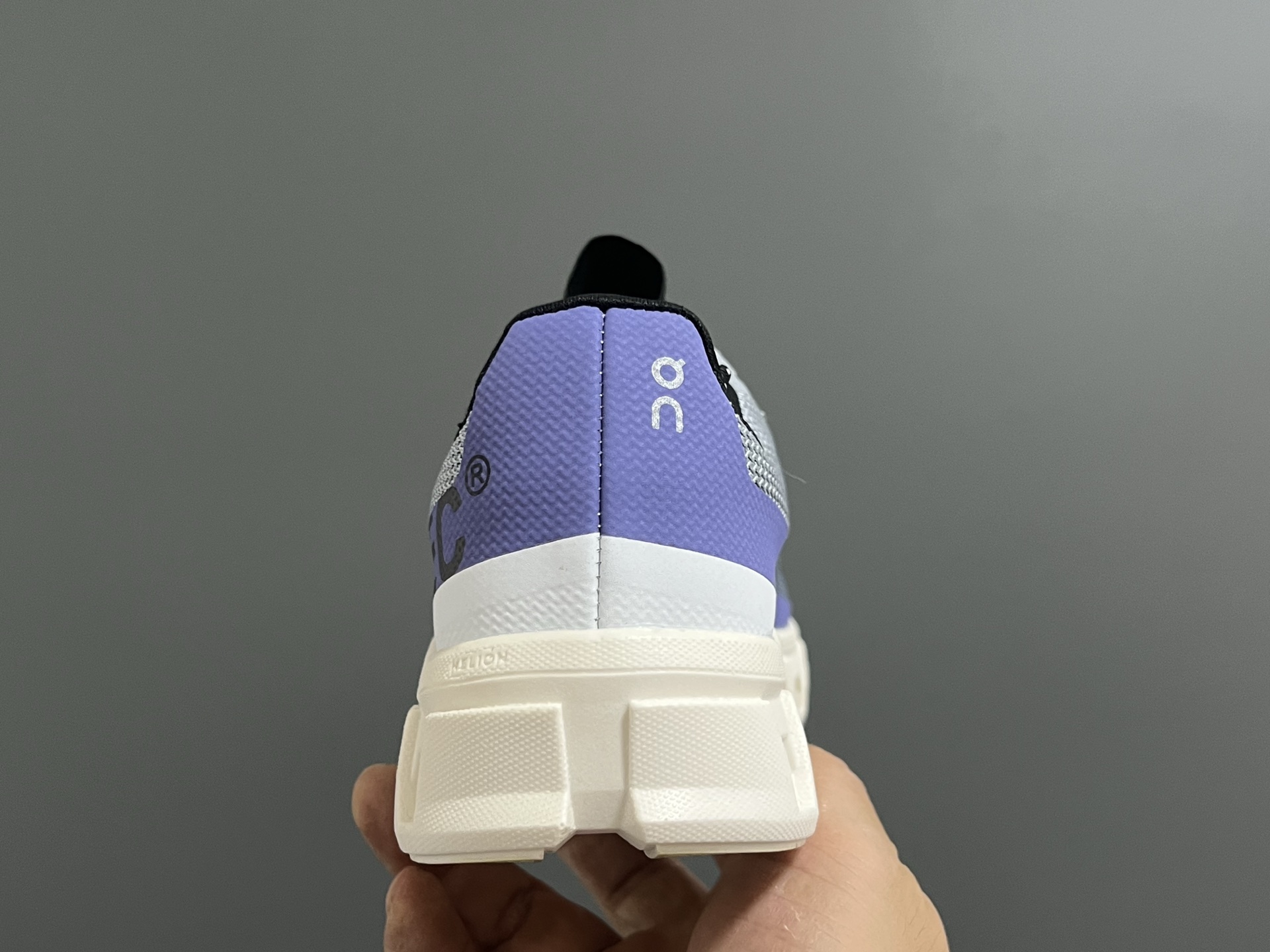 图片[7]-昂家新款云朵小怪兽儿童运动鞋 尺码：28-37码 经典昂跑云朵☁️系列🆕 透气舒适网面👏🏻 超轻大底，脚感超赞👍🏻-选品中心